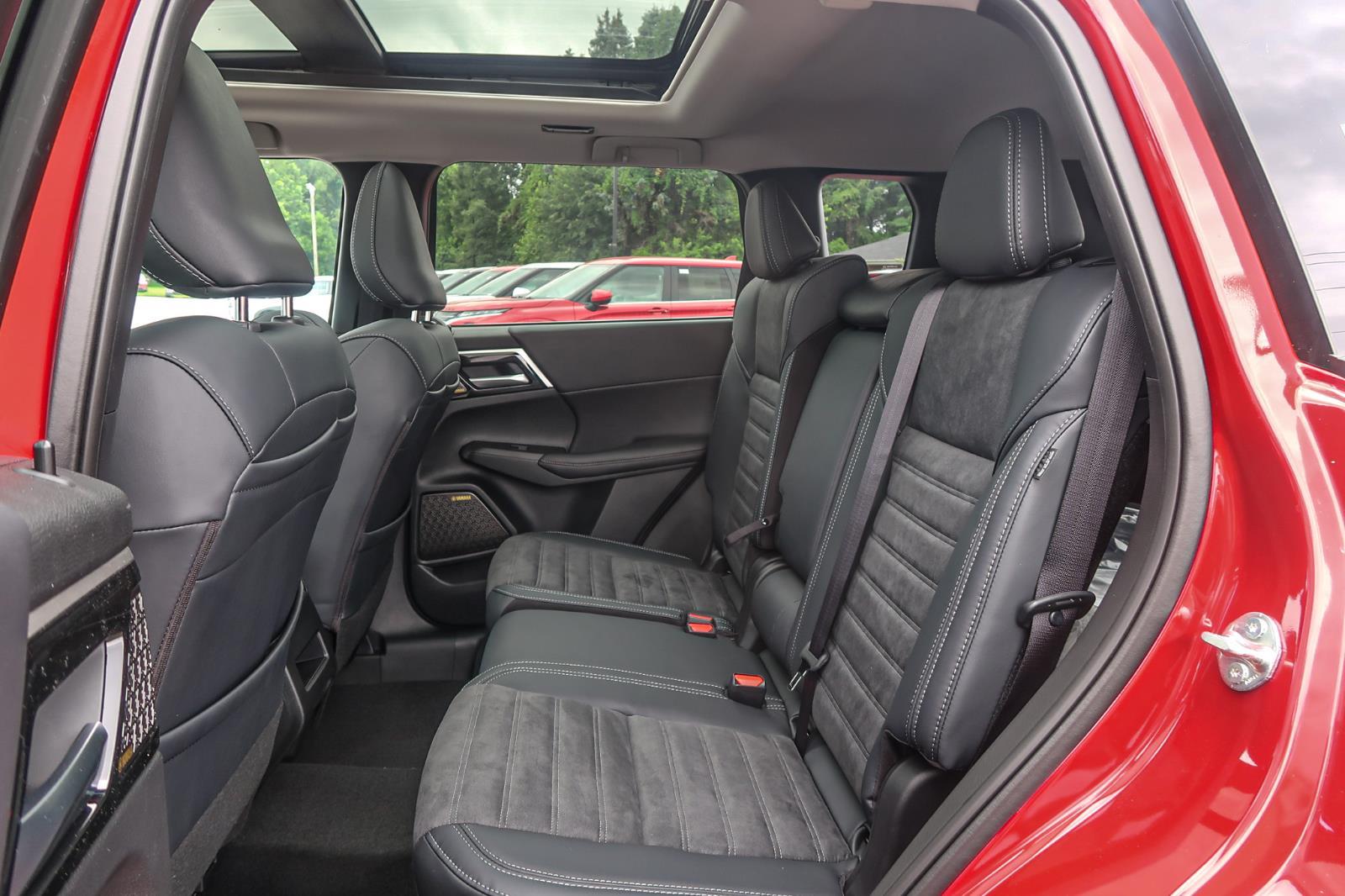 2025 Mitsubishi Outlander SE