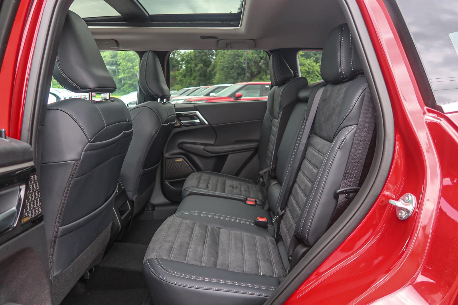 2025 Mitsubishi Outlander SE