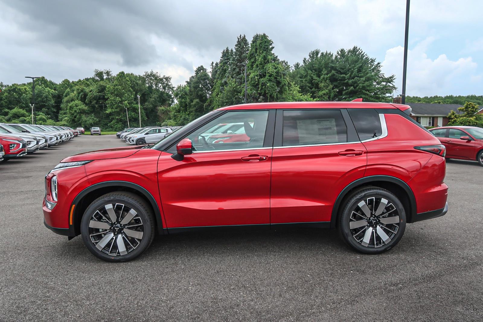 2025 Mitsubishi Outlander SE