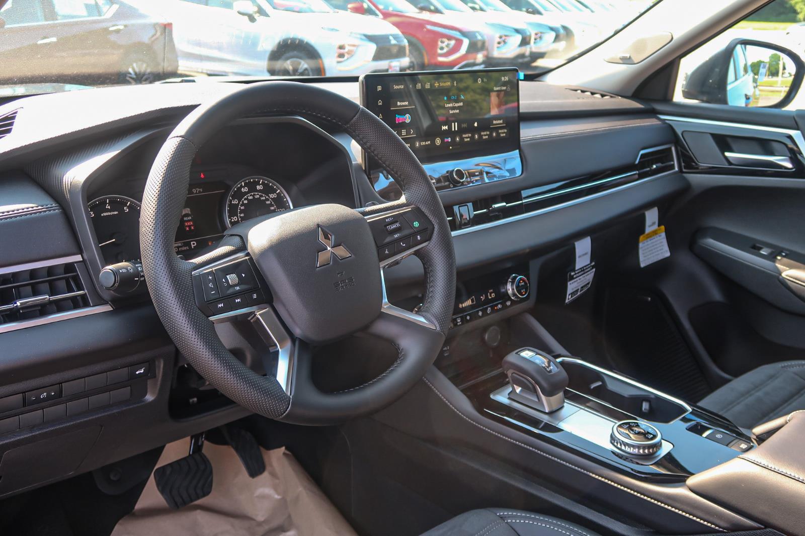 2025 Mitsubishi Outlander SE