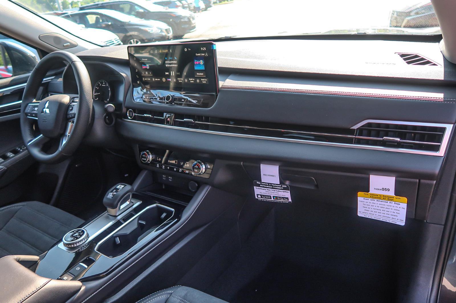 2025 Mitsubishi Outlander SE