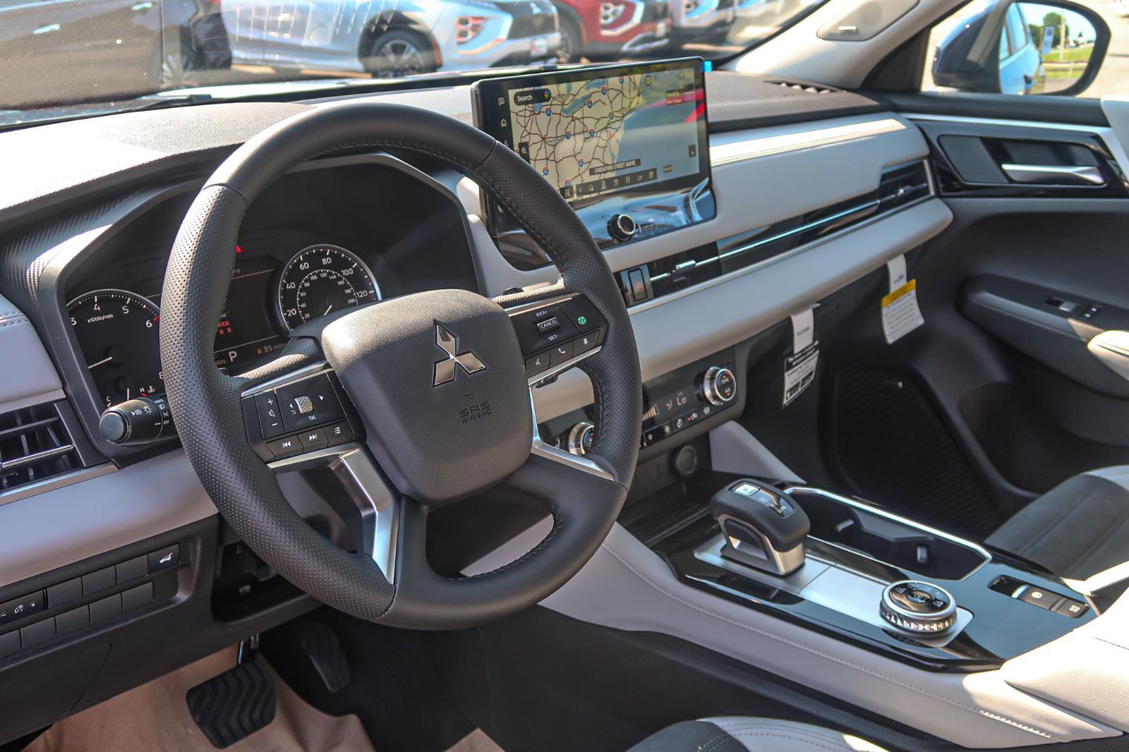 2025 Mitsubishi Outlander SE