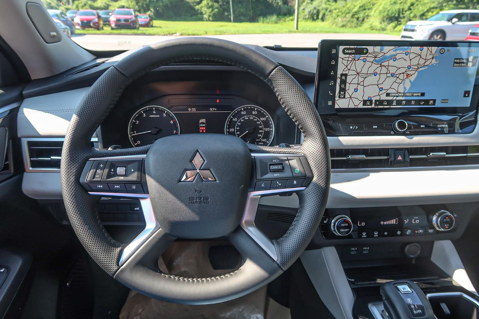 2025 Mitsubishi Outlander SE