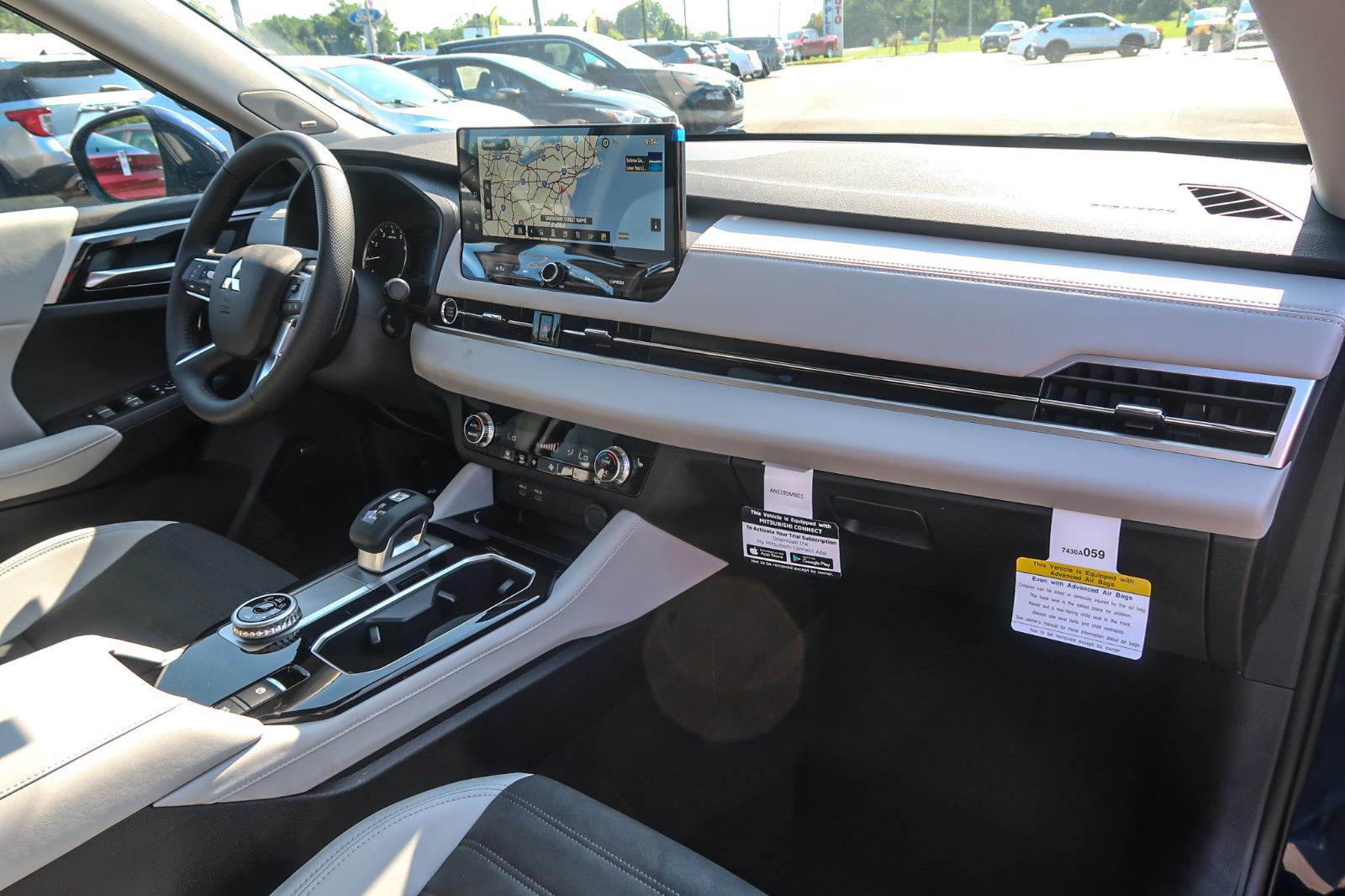 2025 Mitsubishi Outlander SE