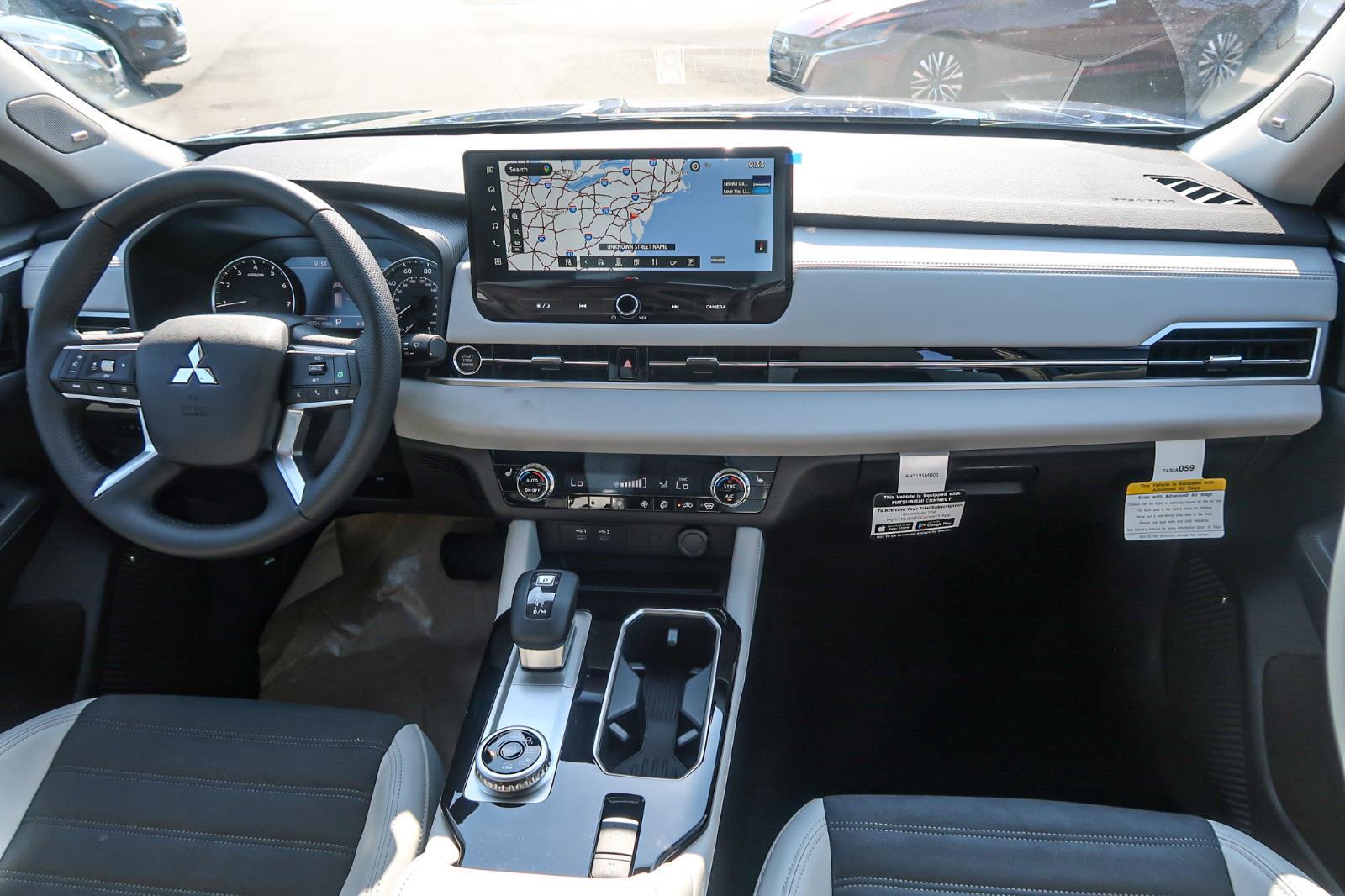 2025 Mitsubishi Outlander SE