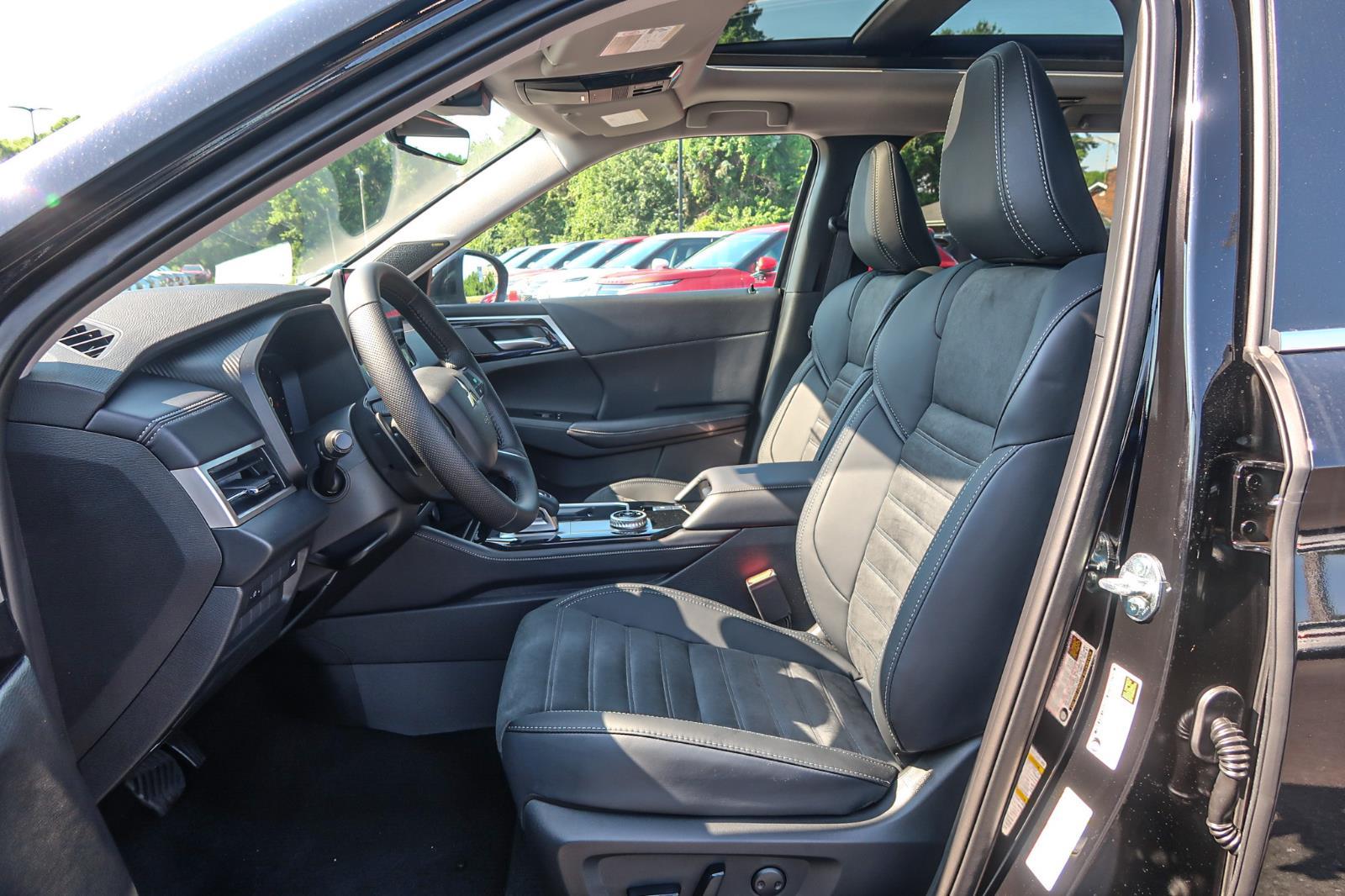 2025 Mitsubishi Outlander SE