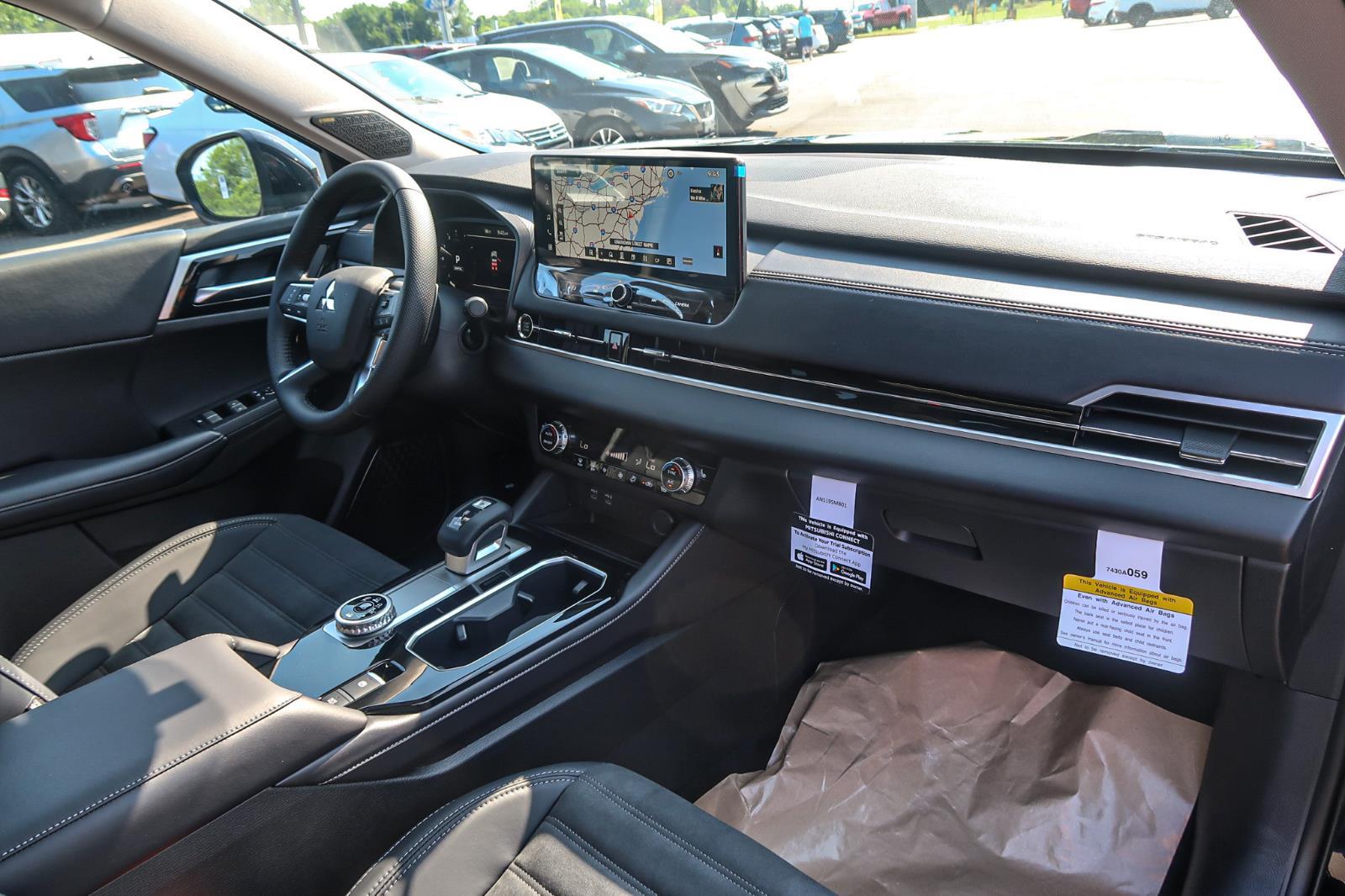 2025 Mitsubishi Outlander SE