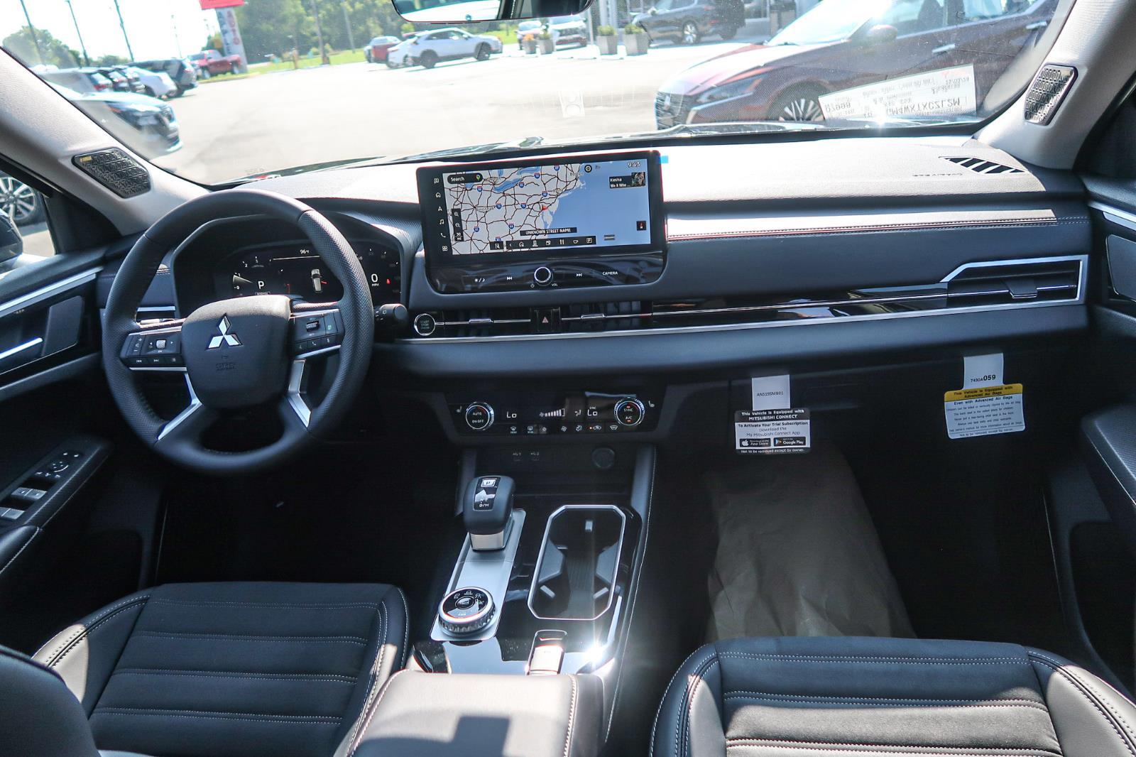 2025 Mitsubishi Outlander SE