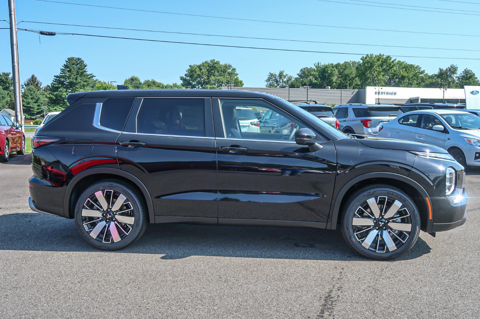 2025 Mitsubishi Outlander SE