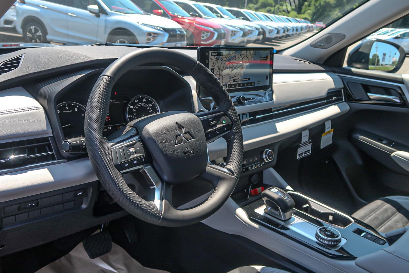 2025 Mitsubishi Outlander SE