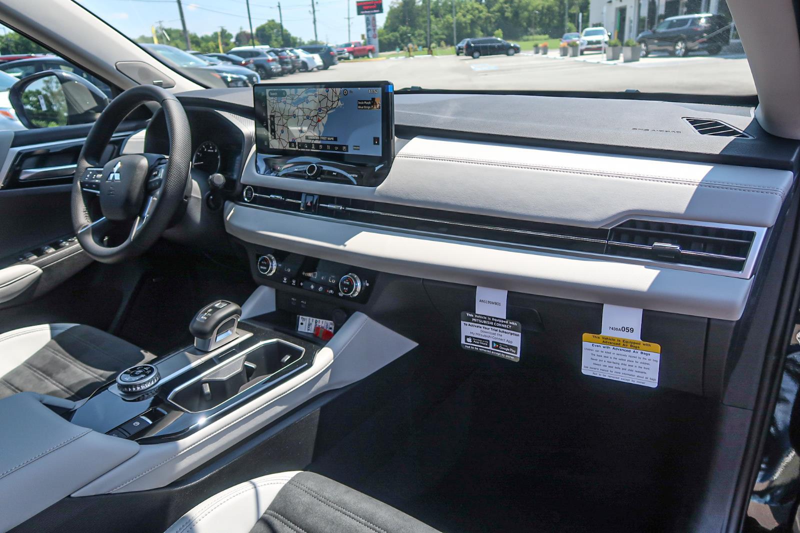 2025 Mitsubishi Outlander SE