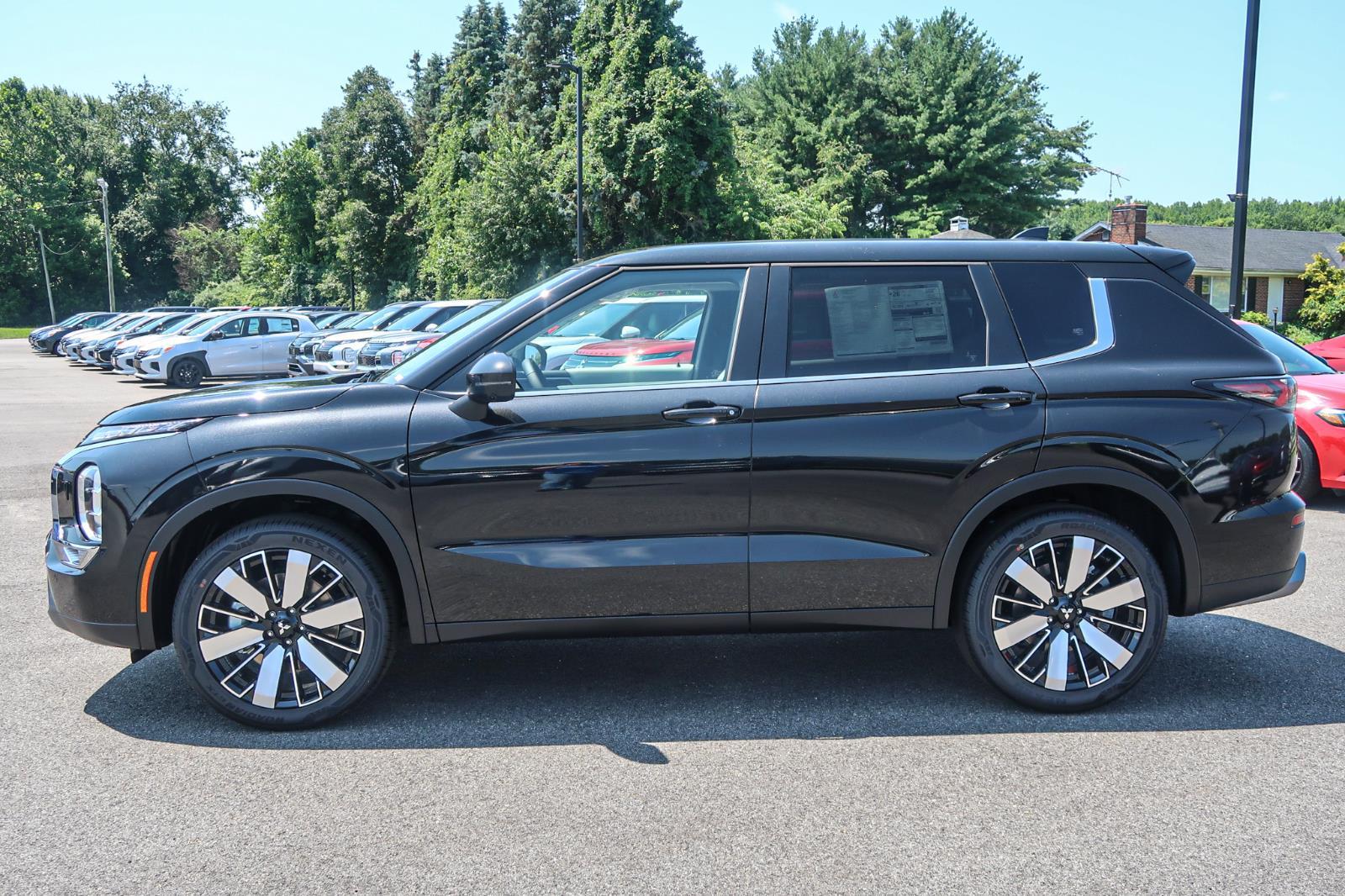 2025 Mitsubishi Outlander SE