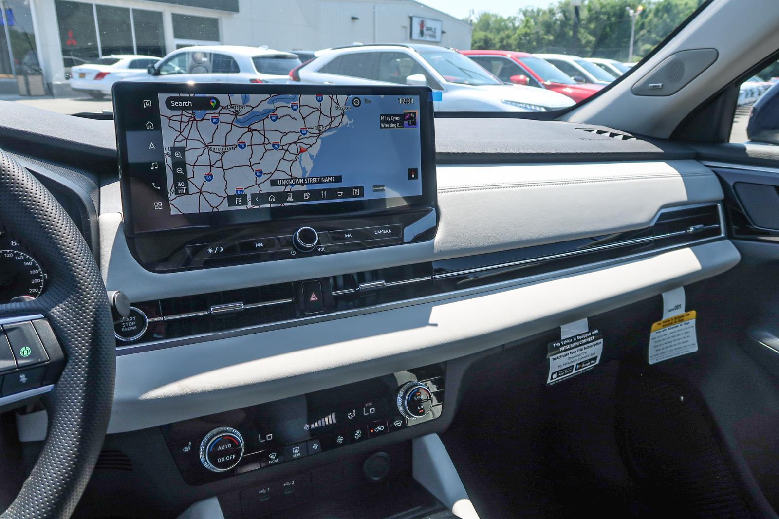 2025 Mitsubishi Outlander SE