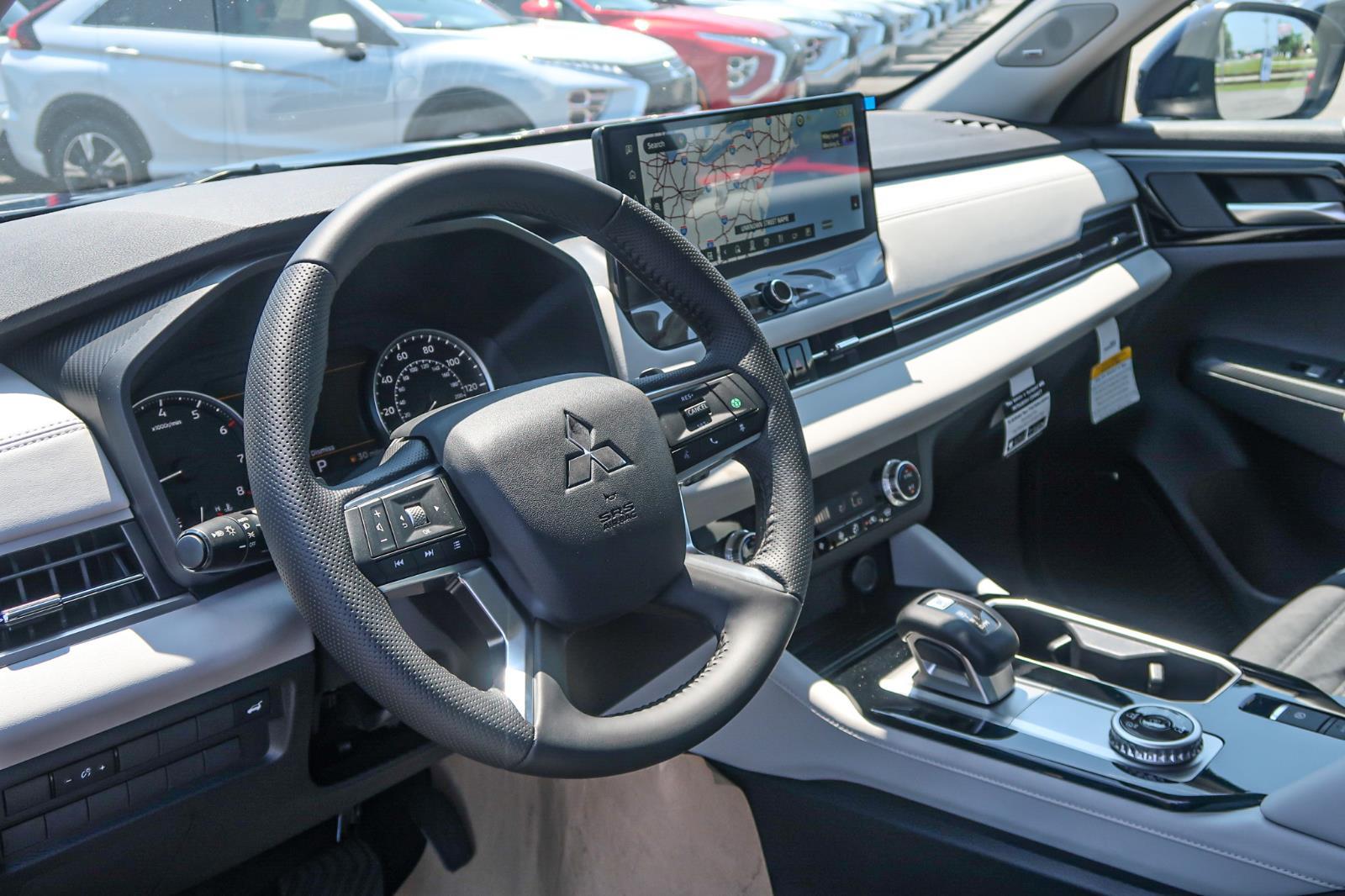 2025 Mitsubishi Outlander SE
