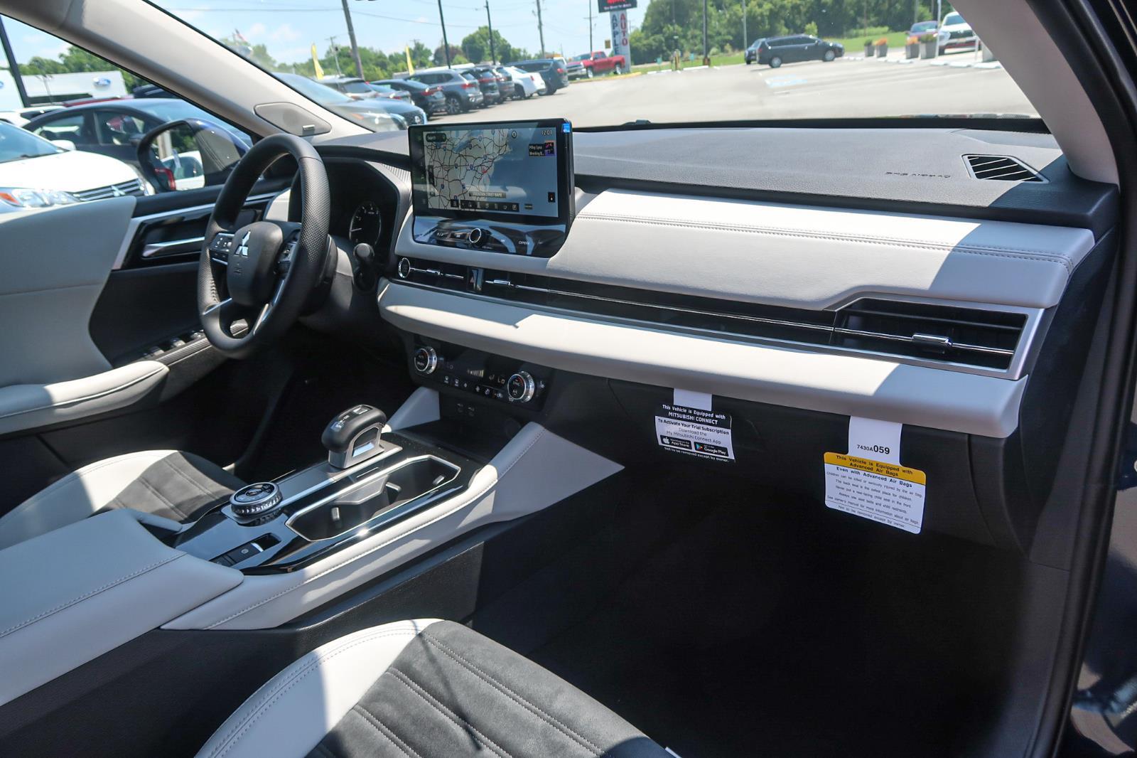 2025 Mitsubishi Outlander SE