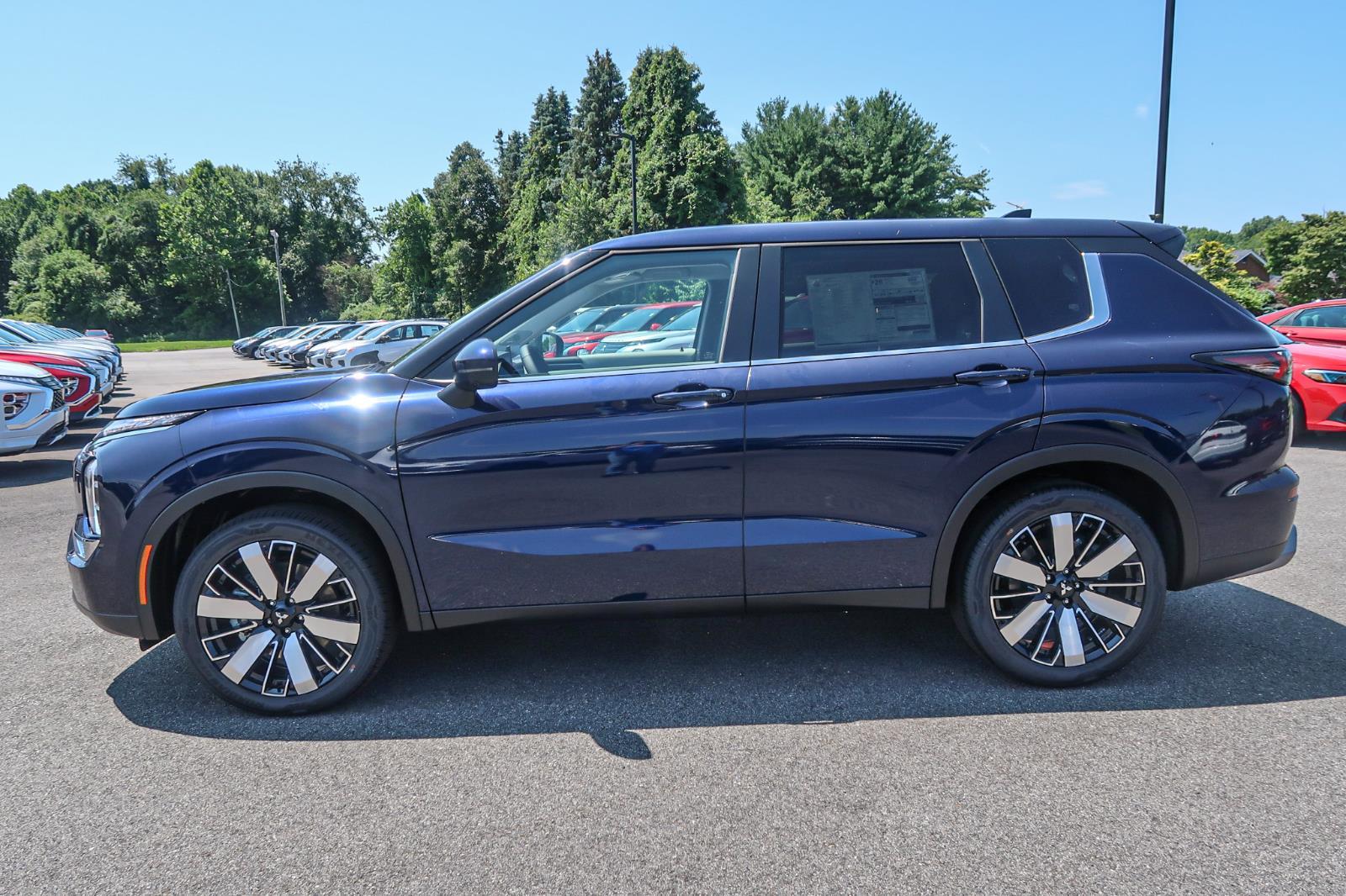 2025 Mitsubishi Outlander SE