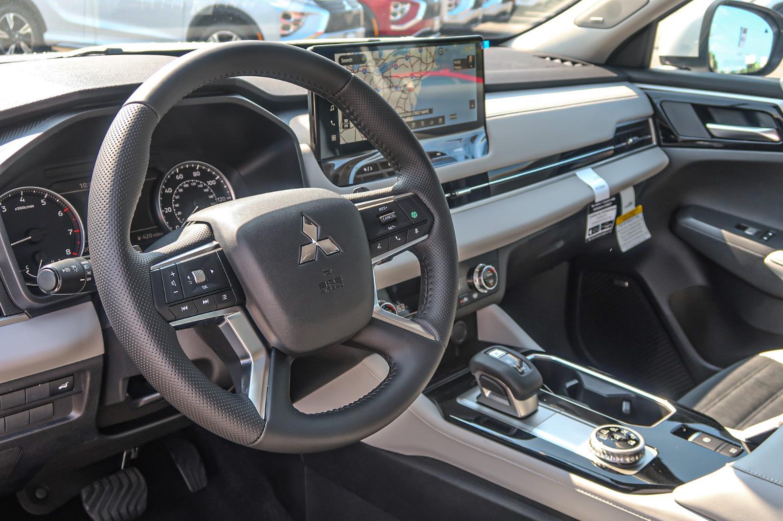 2025 Mitsubishi Outlander SE