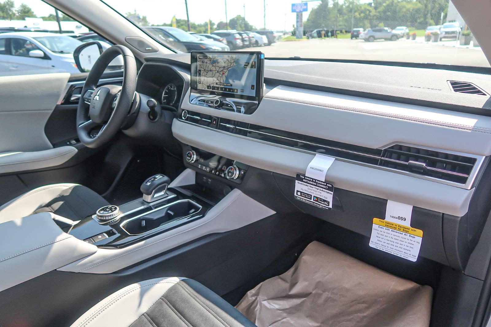 2025 Mitsubishi Outlander SE