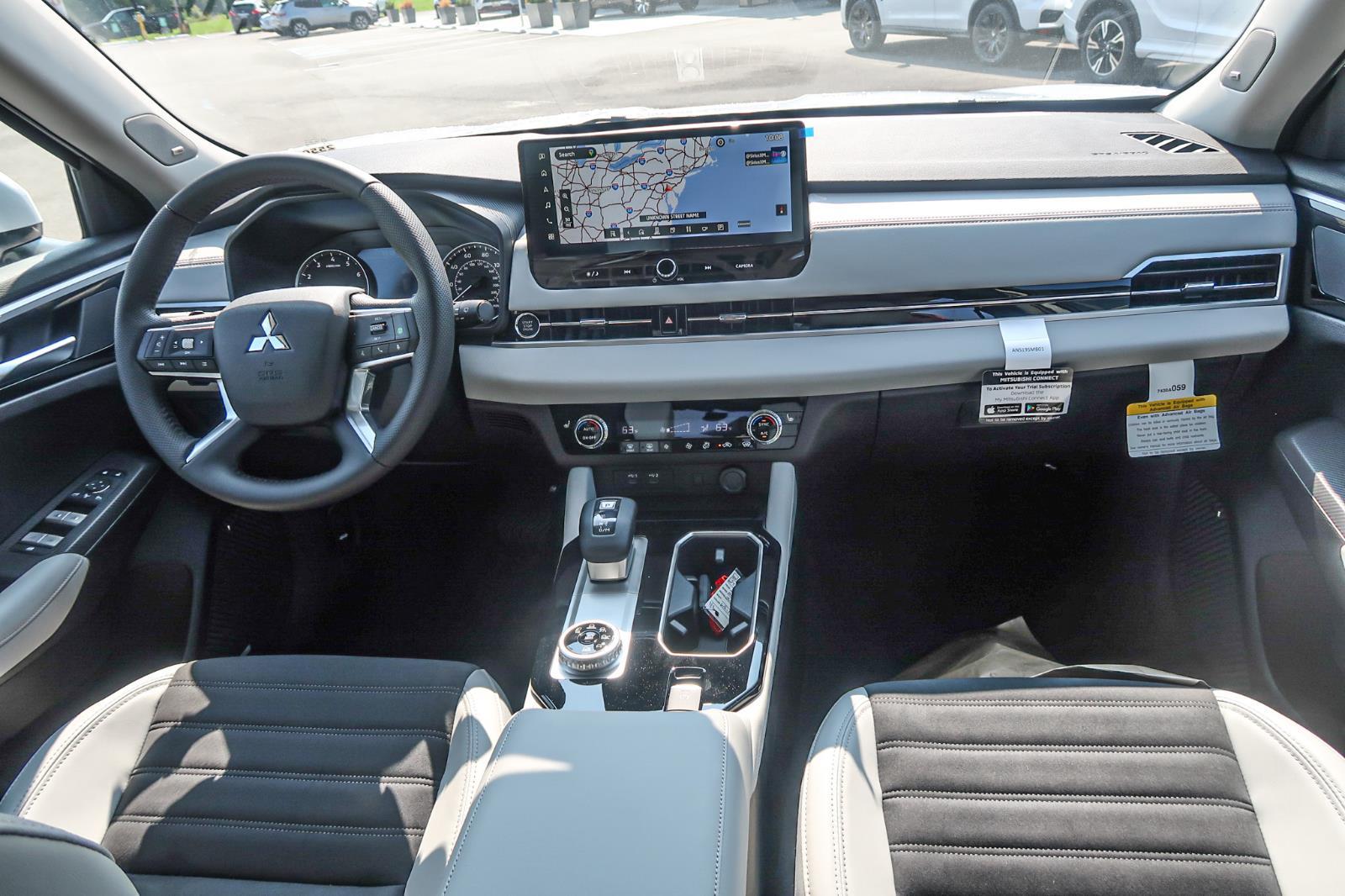 2025 Mitsubishi Outlander SE