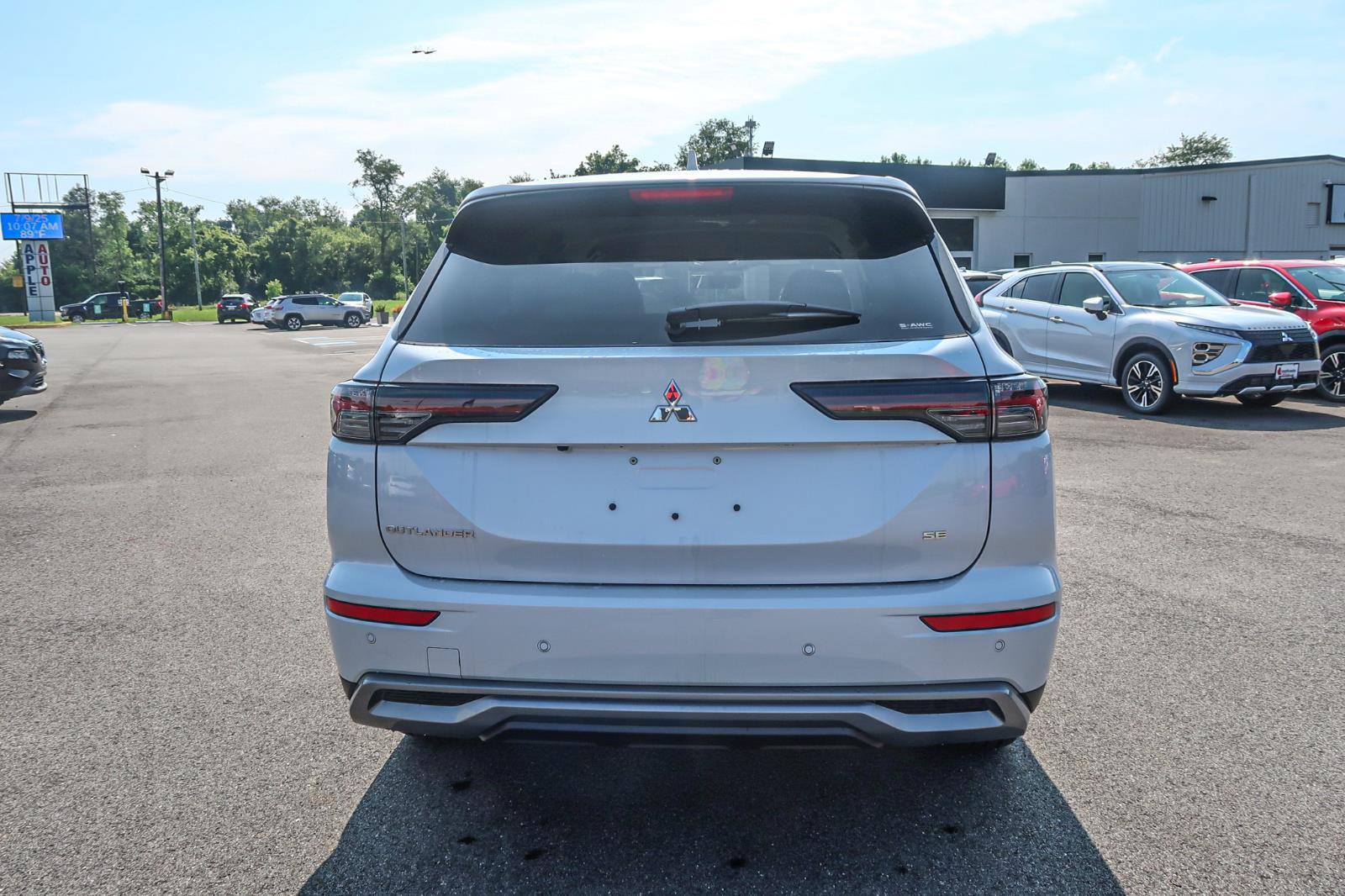 2025 Mitsubishi Outlander SE