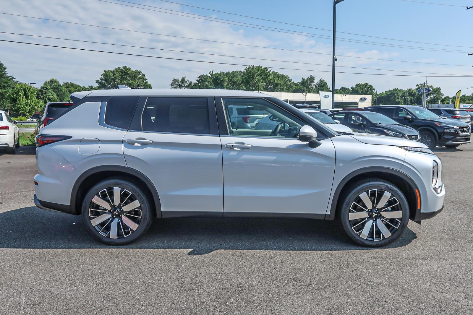 2025 Mitsubishi Outlander SE