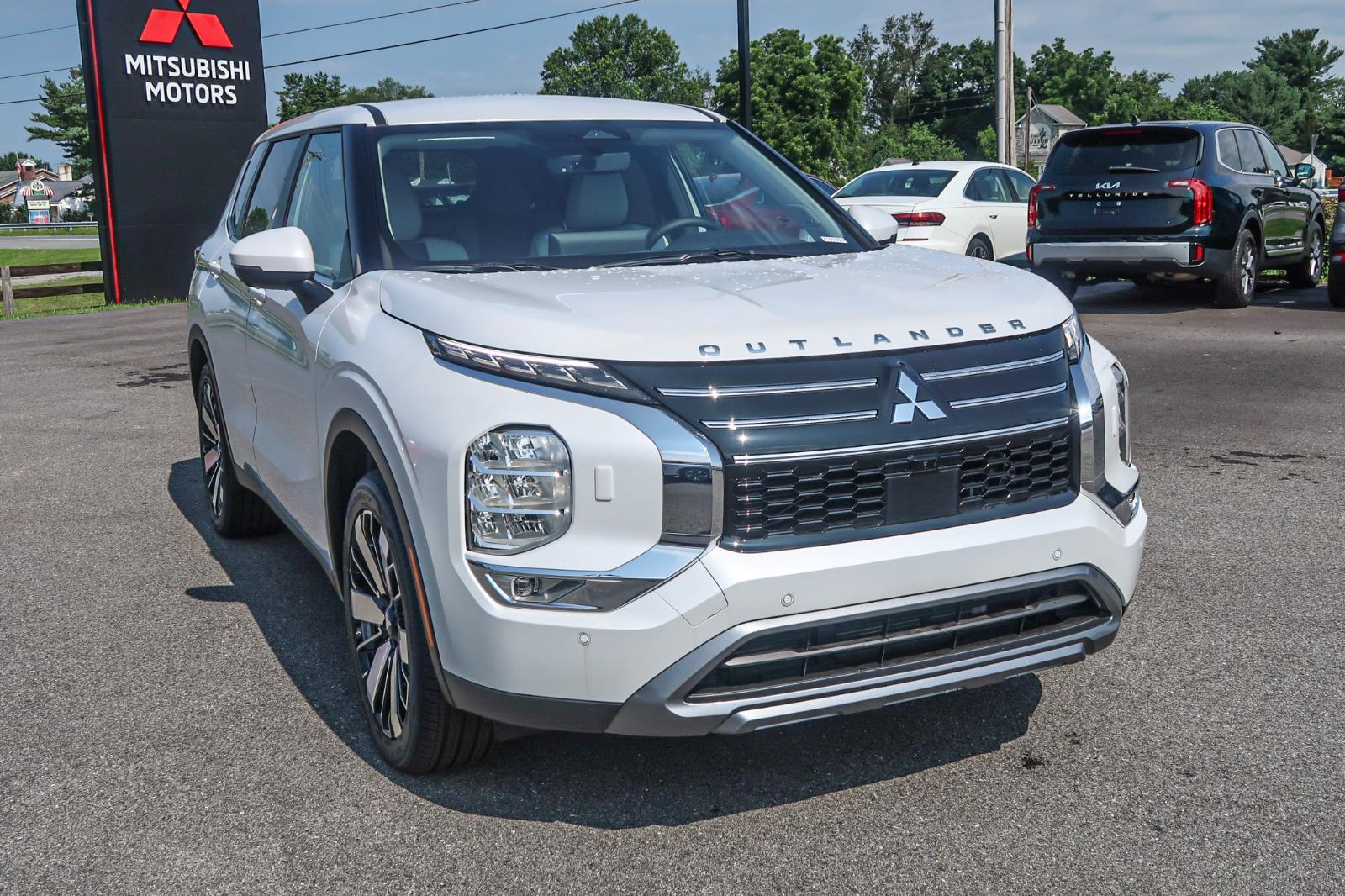 2025 Mitsubishi Outlander SE