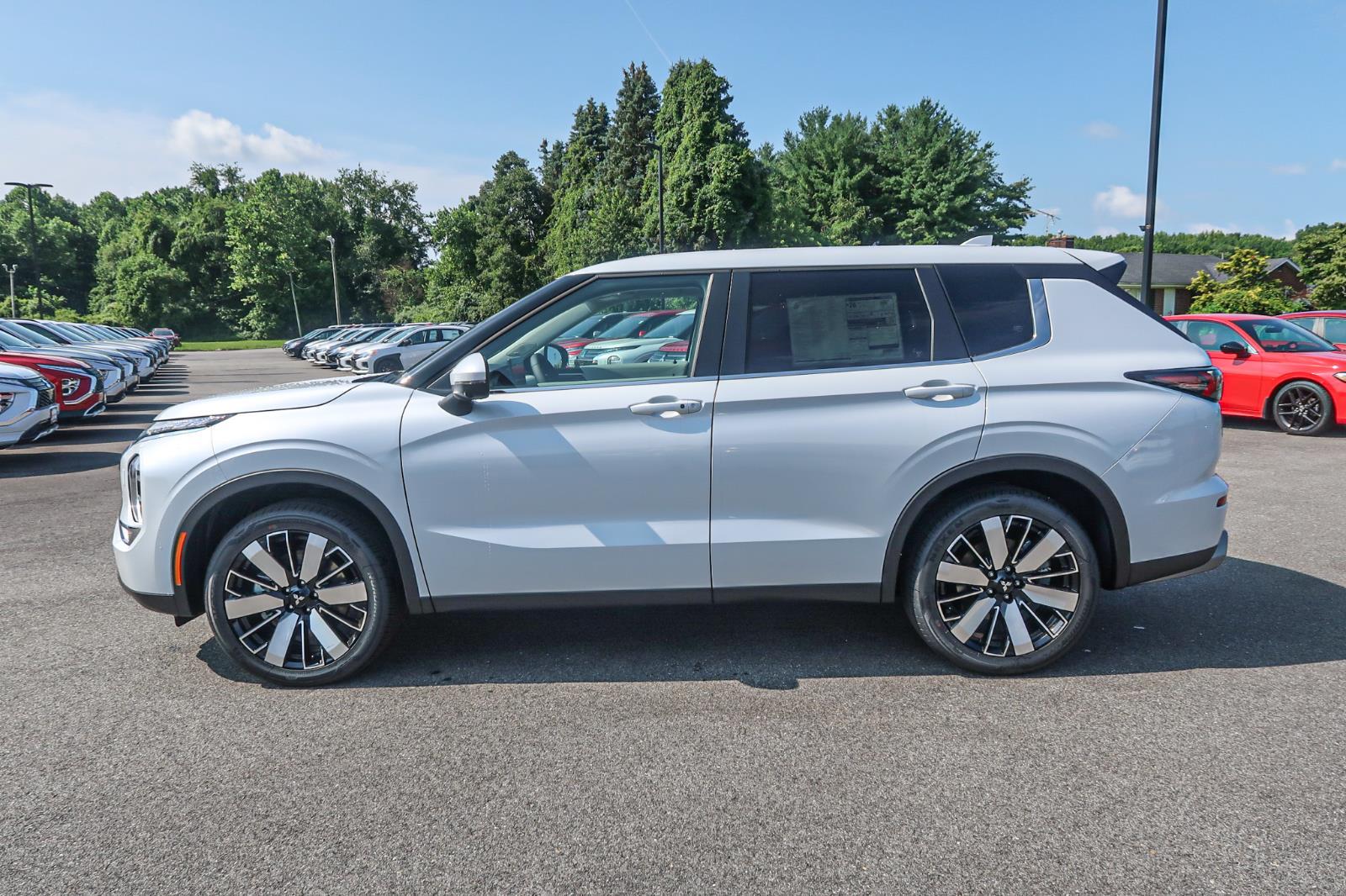 2025 Mitsubishi Outlander SE