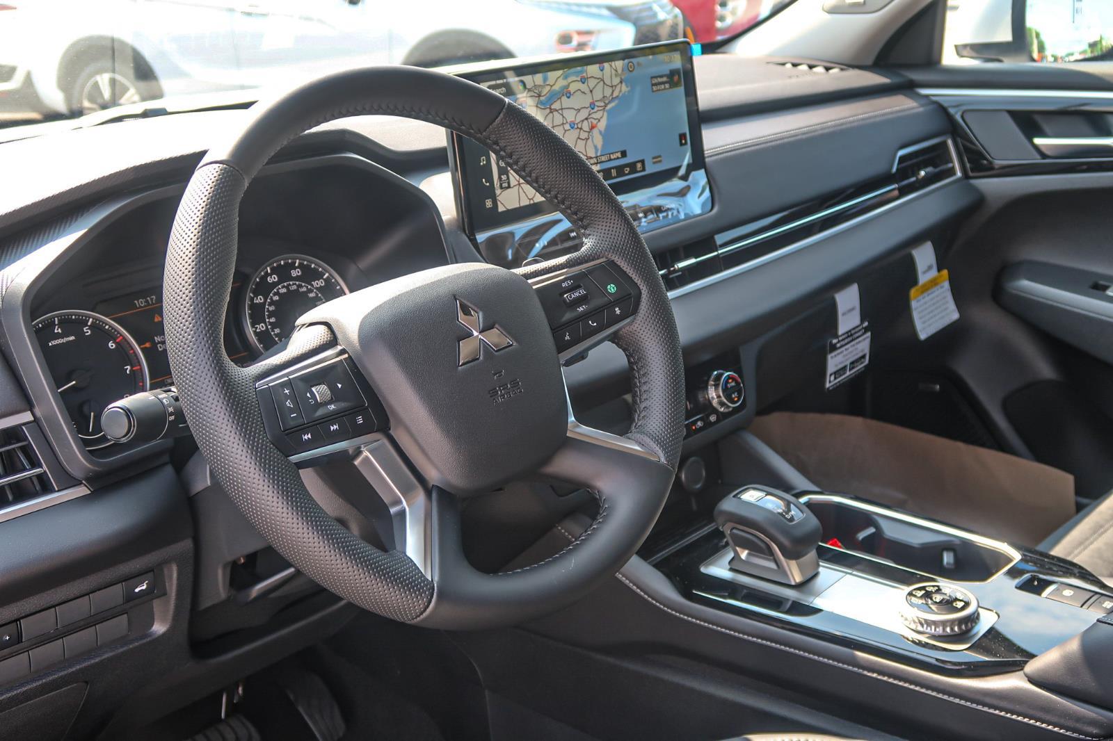 2025 Mitsubishi Outlander SE