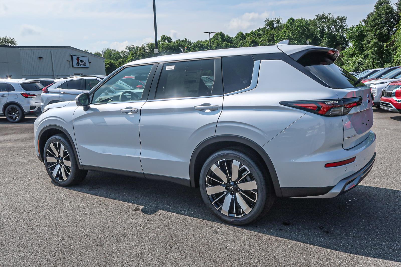2025 Mitsubishi Outlander SE