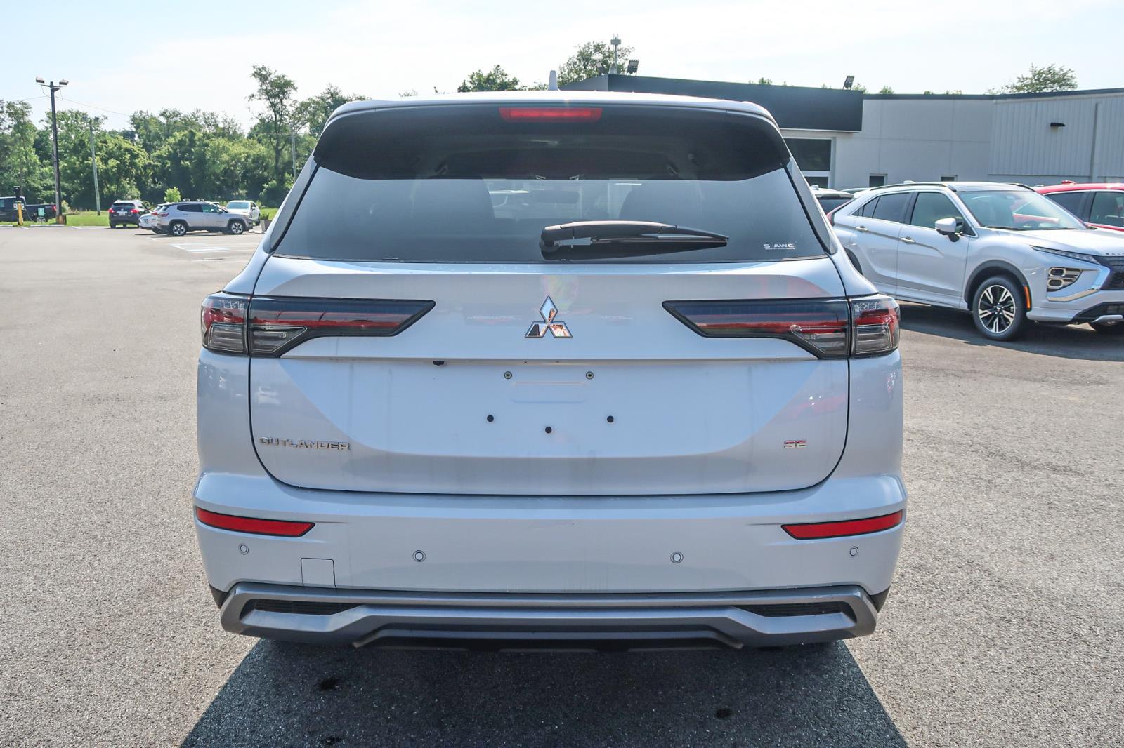 2025 Mitsubishi Outlander SE