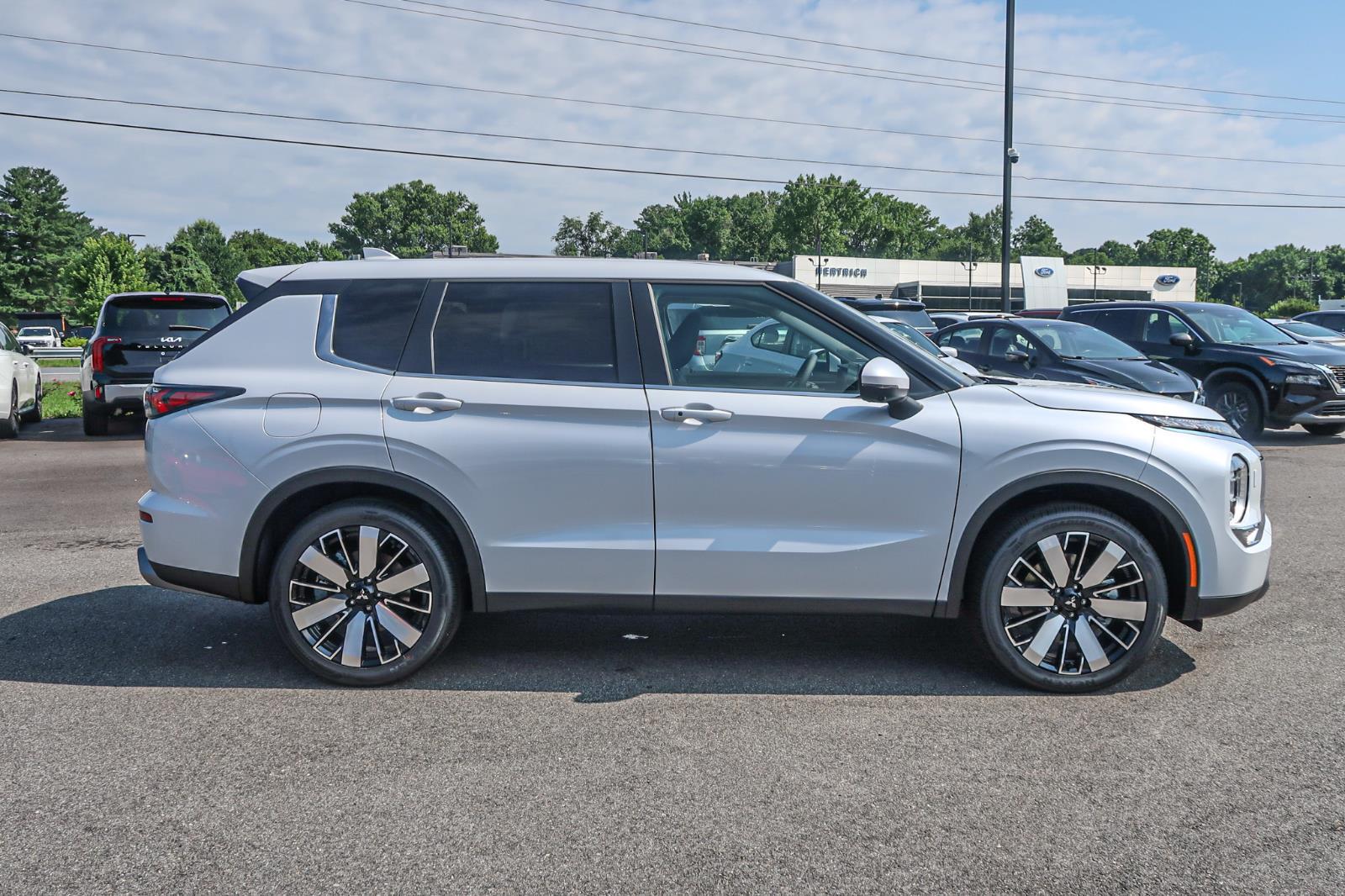 2025 Mitsubishi Outlander SE