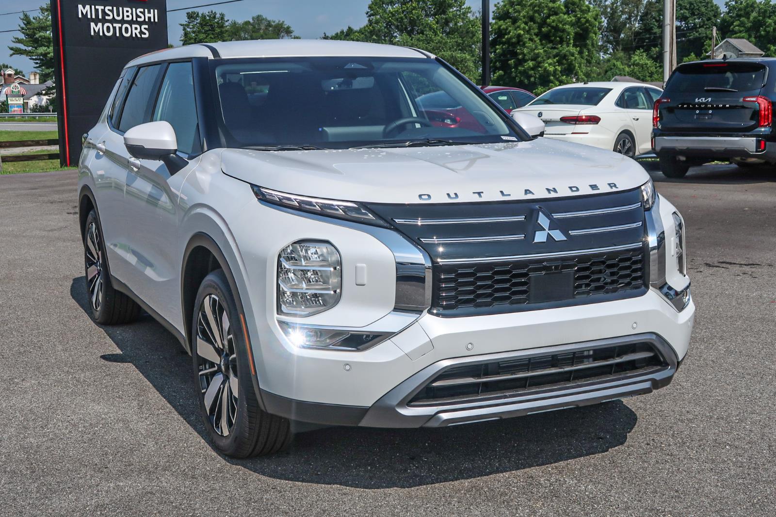 2025 Mitsubishi Outlander SE