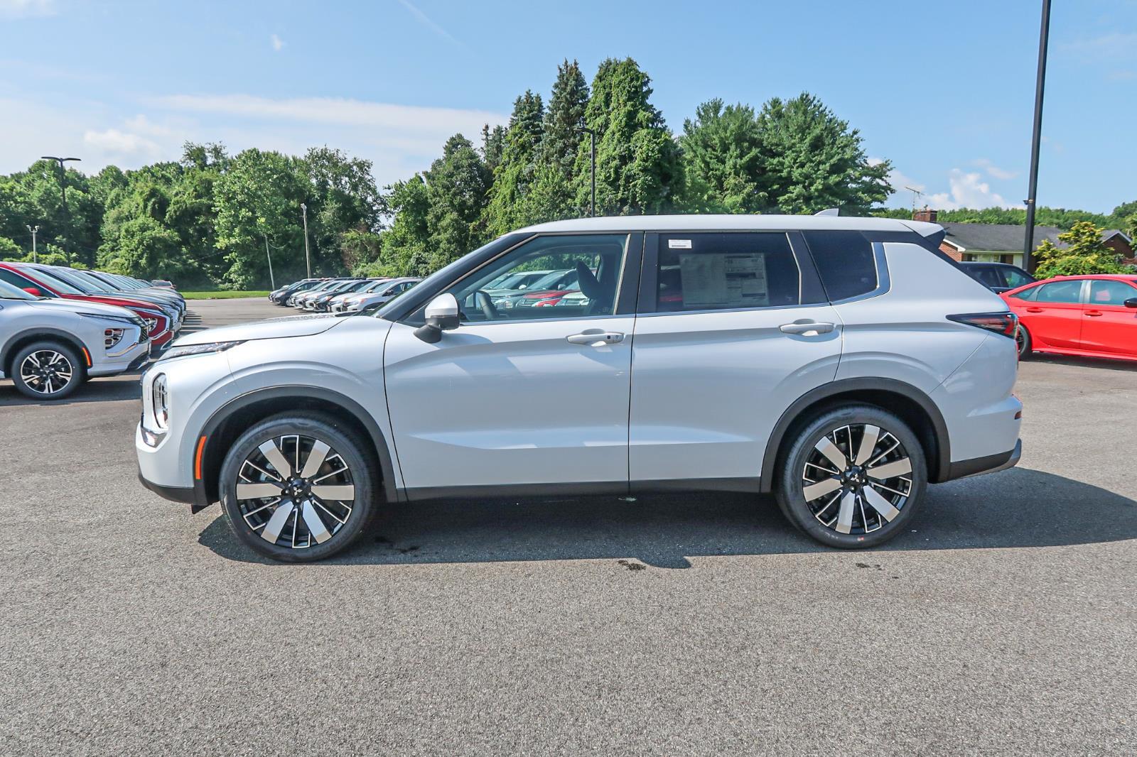 2025 Mitsubishi Outlander SE