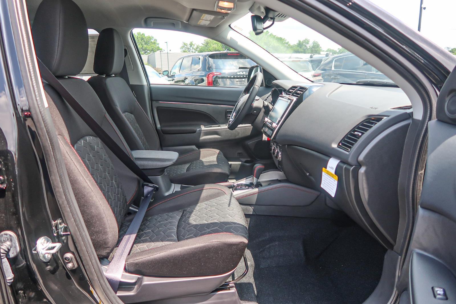 2025 Mitsubishi Outlander Sport LE
