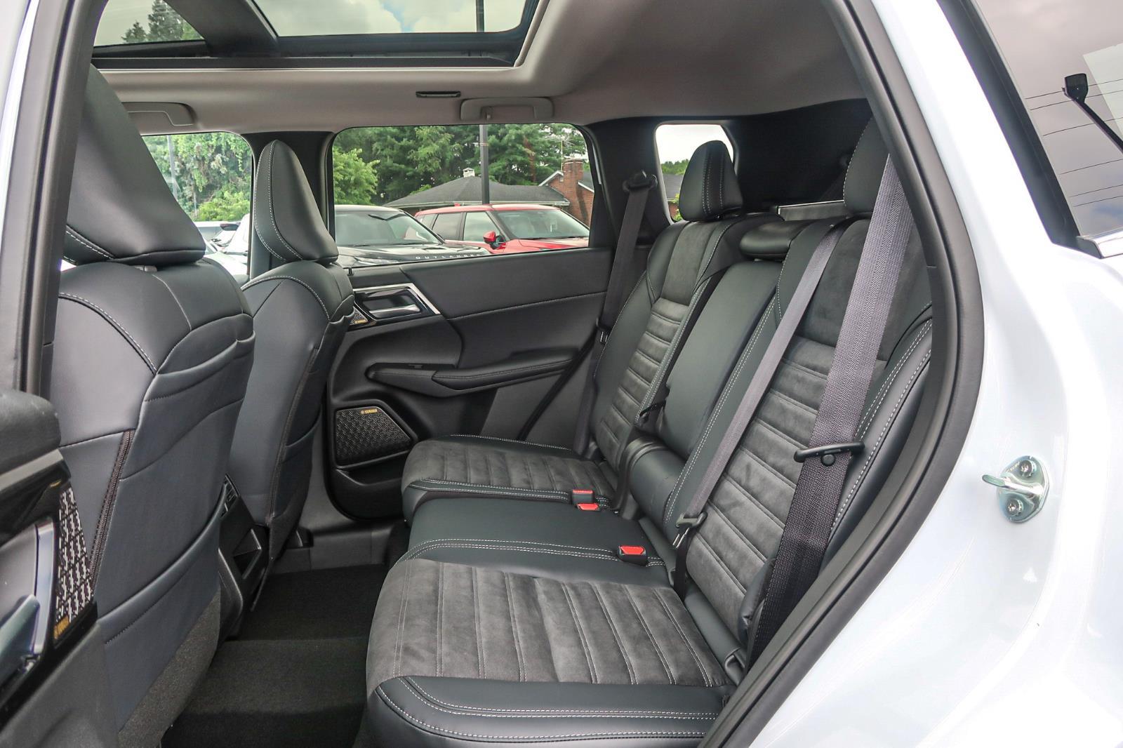 2025 Mitsubishi Outlander SE