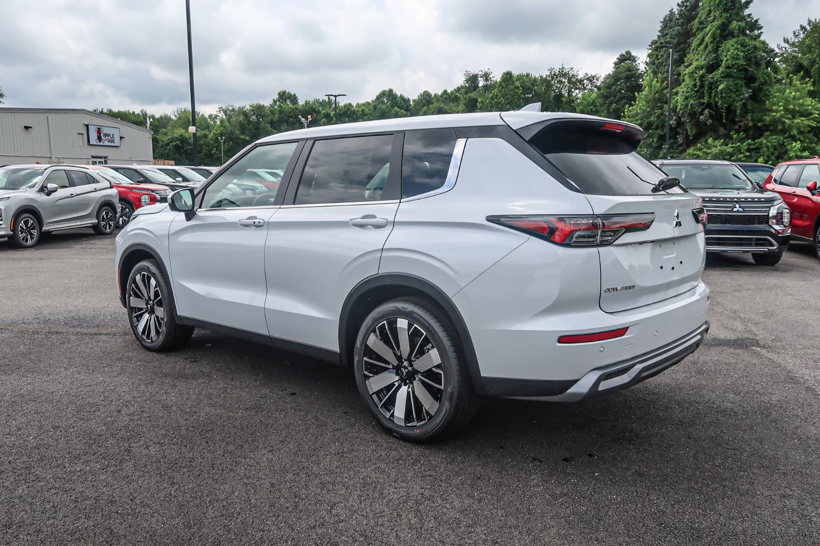 2025 Mitsubishi Outlander SE