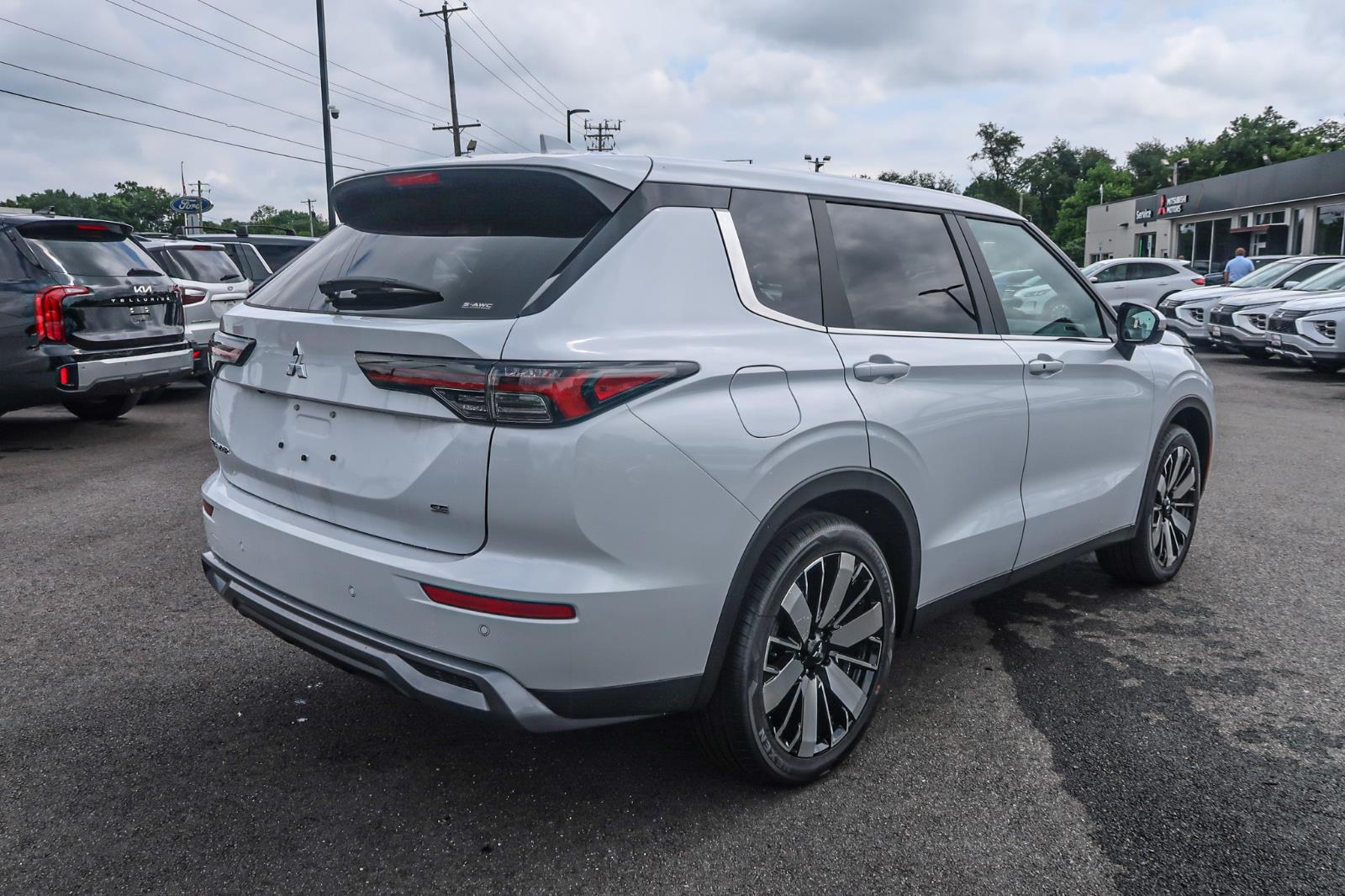 2025 Mitsubishi Outlander SE