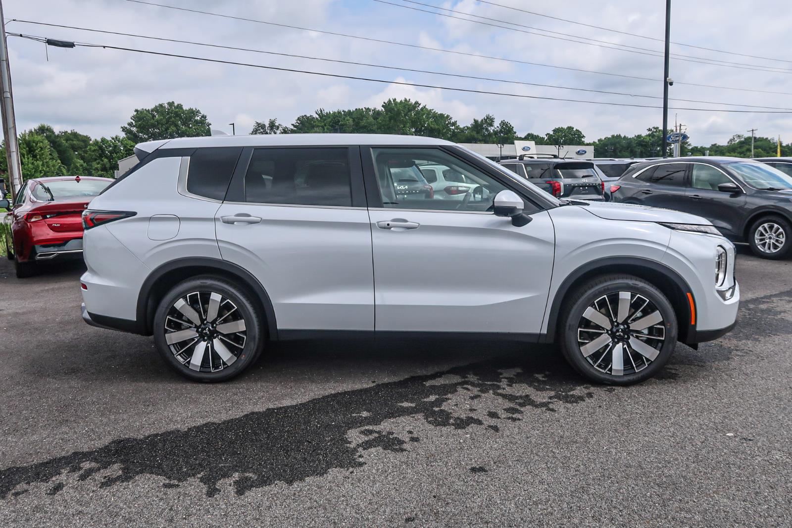 2025 Mitsubishi Outlander SE
