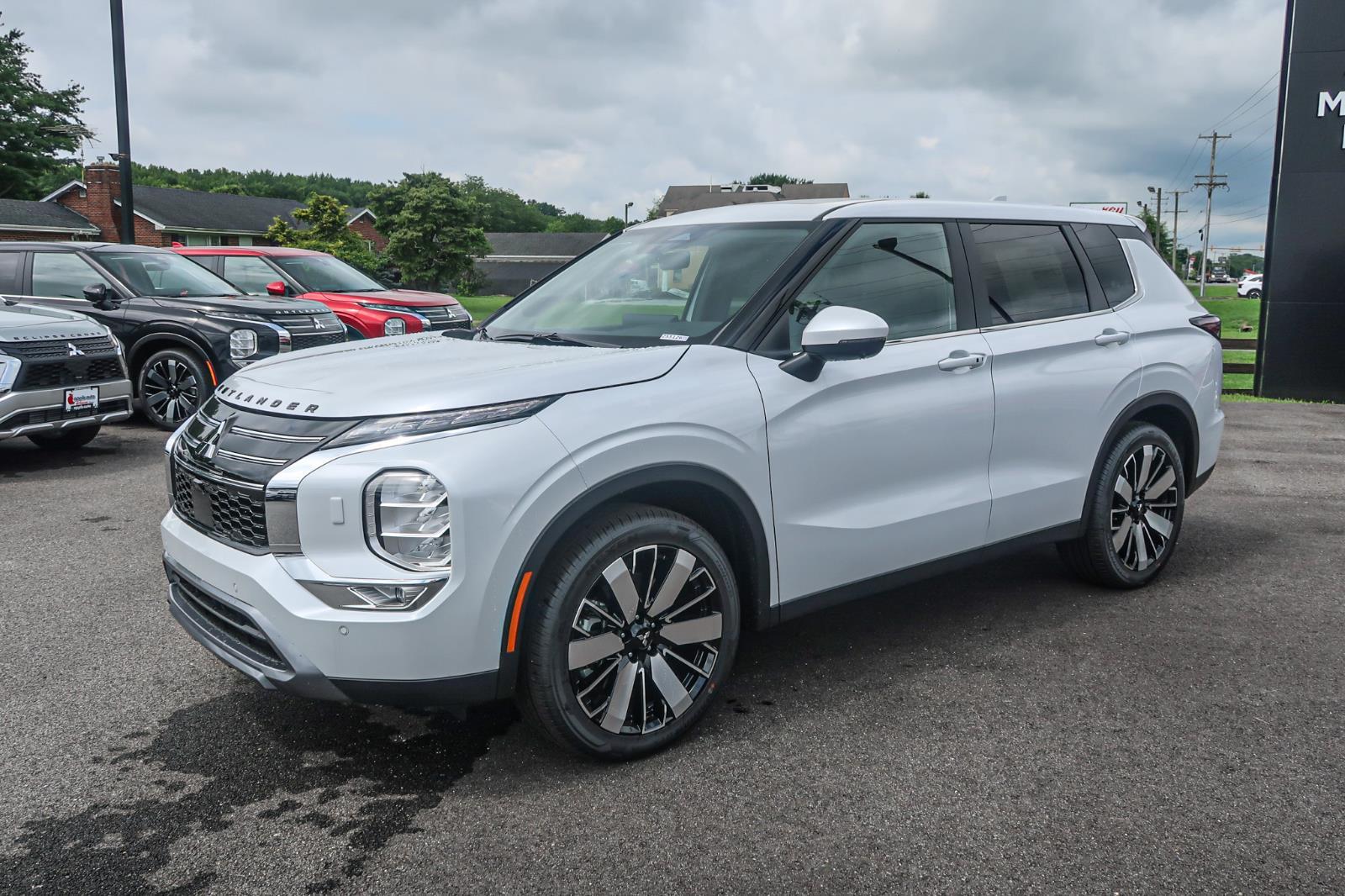 2025 Mitsubishi Outlander SE