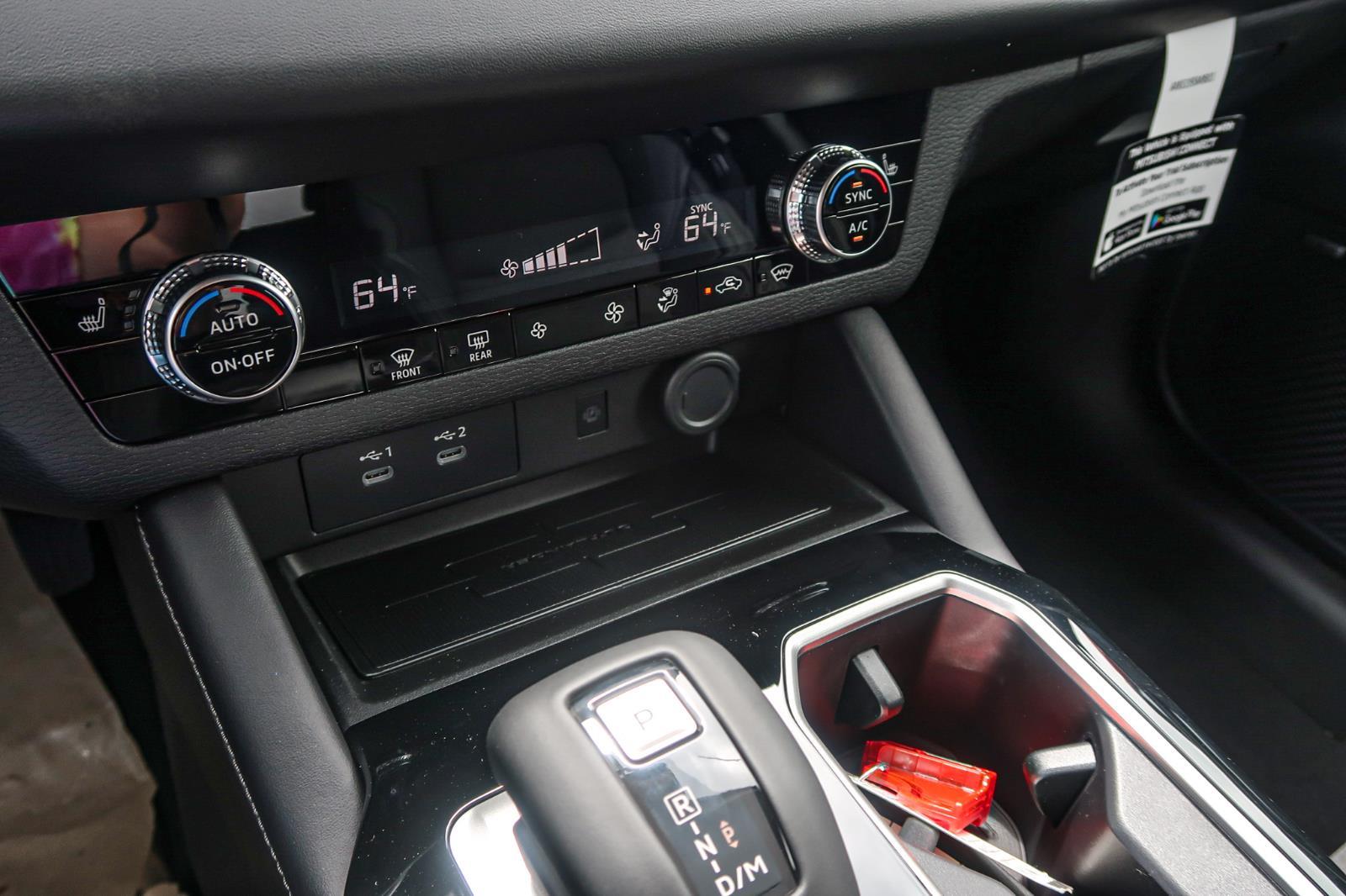 2025 Mitsubishi Outlander SE