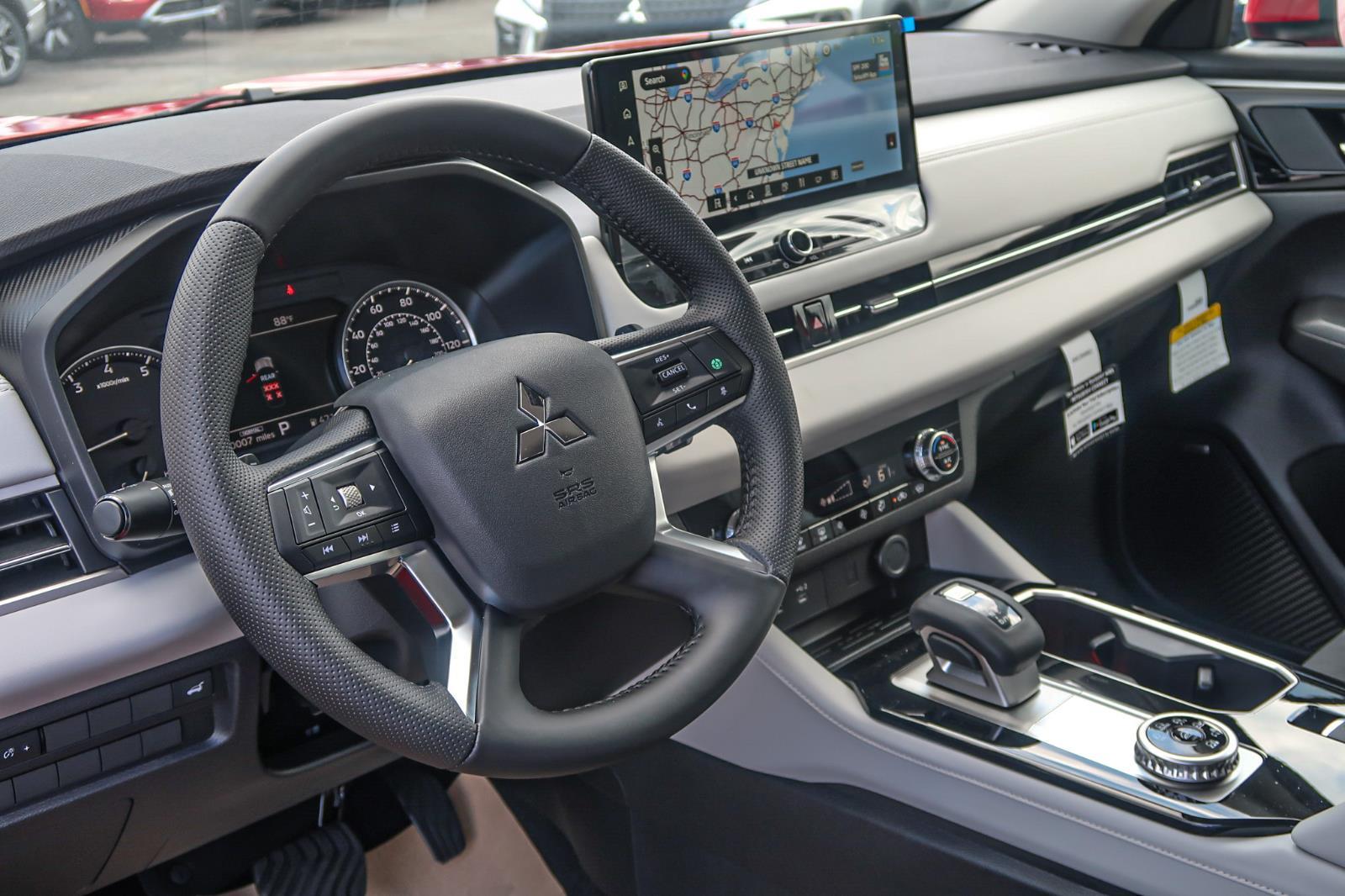 2025 Mitsubishi Outlander SE