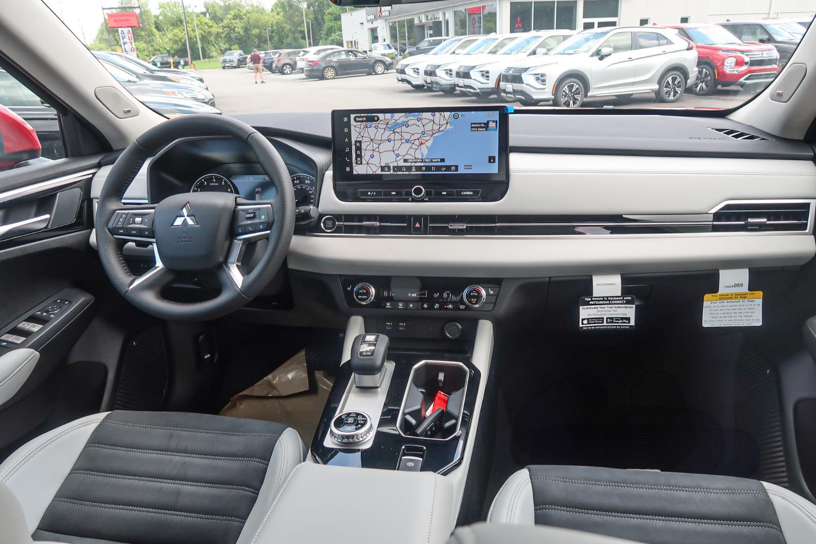 2025 Mitsubishi Outlander SE