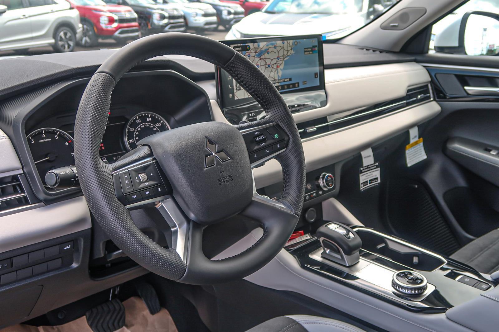 2025 Mitsubishi Outlander SE