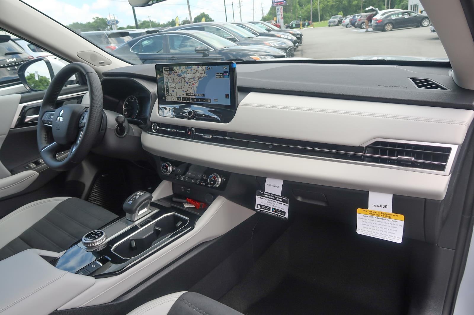 2025 Mitsubishi Outlander SE
