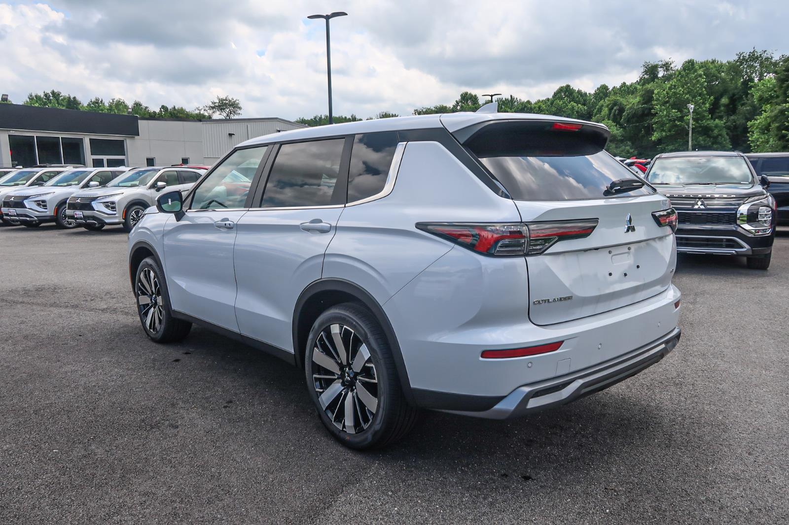 2025 Mitsubishi Outlander SE