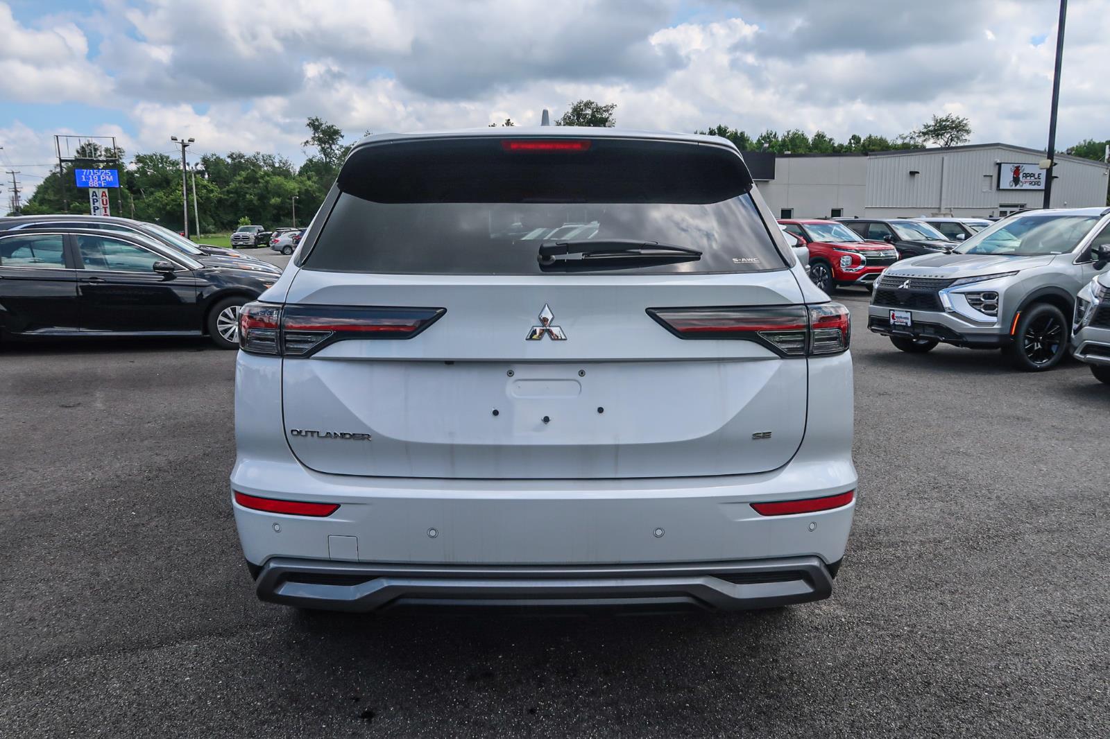 2025 Mitsubishi Outlander SE