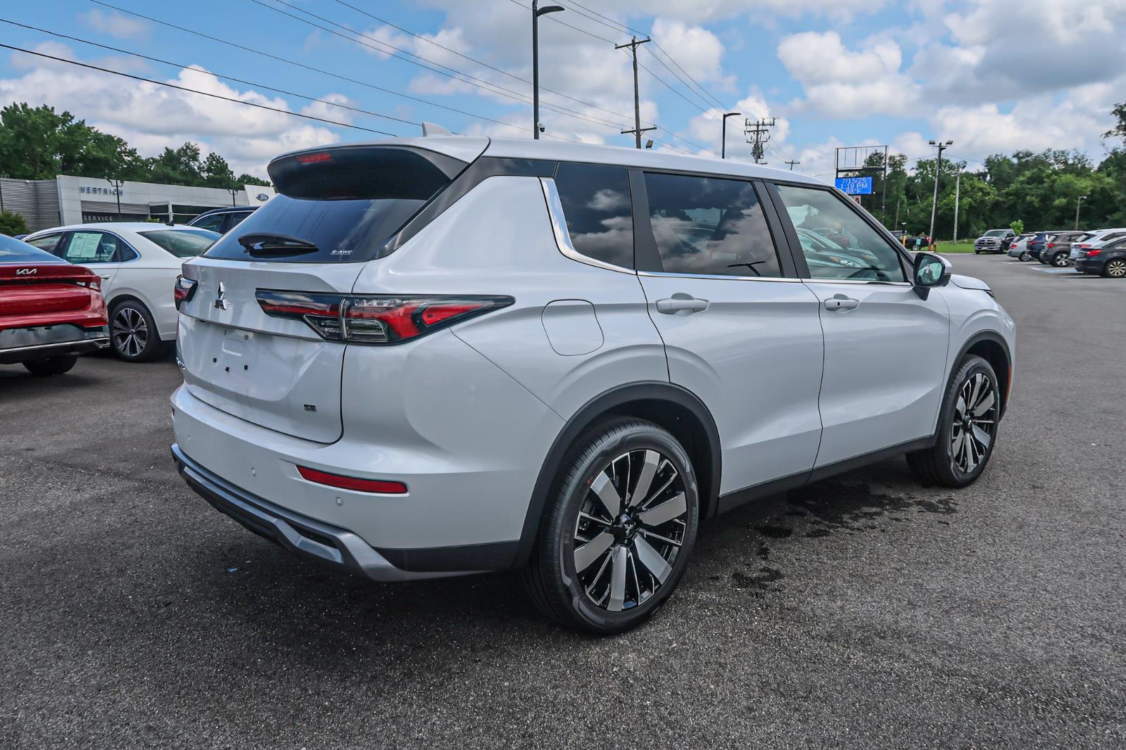2025 Mitsubishi Outlander SE