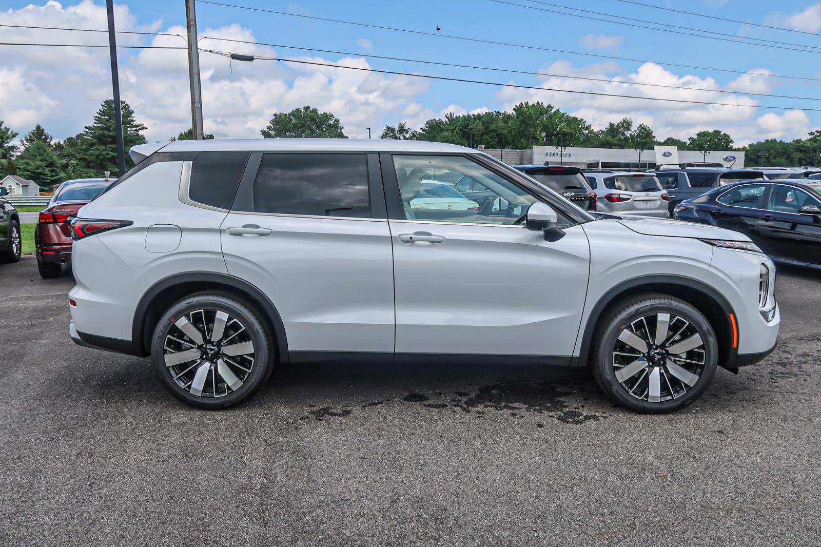 2025 Mitsubishi Outlander SE