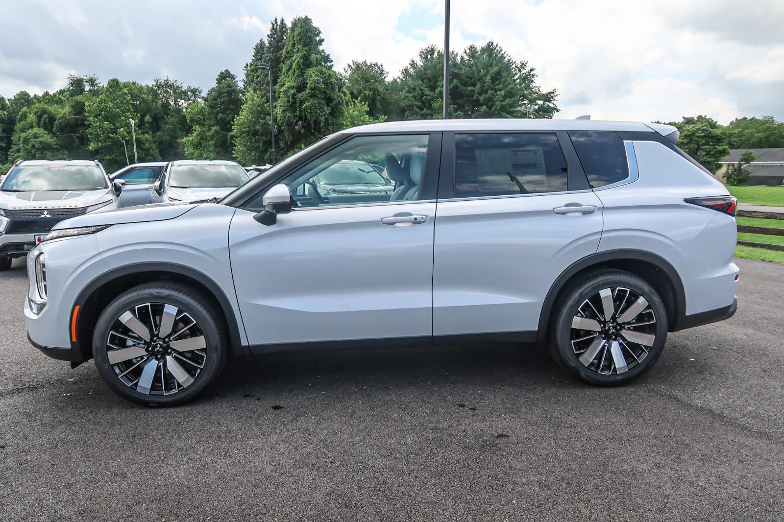 2025 Mitsubishi Outlander SE
