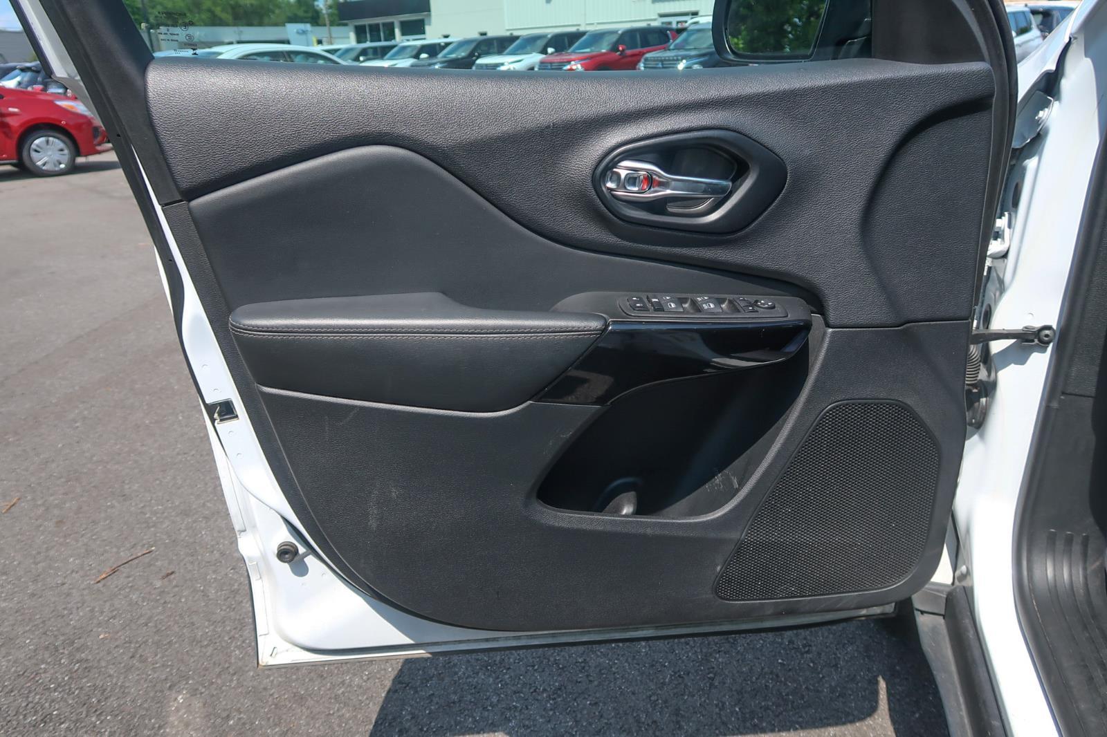 2023 Jeep Cherokee Altitude Lux